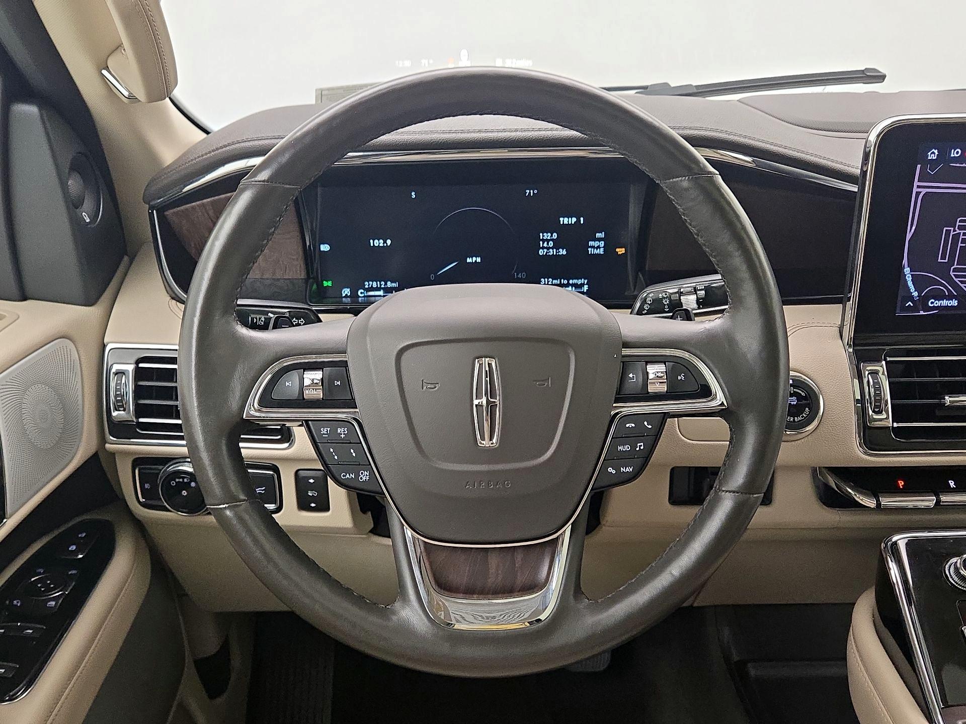 Thumbnail: 2020 Lincoln Navigator L - 10