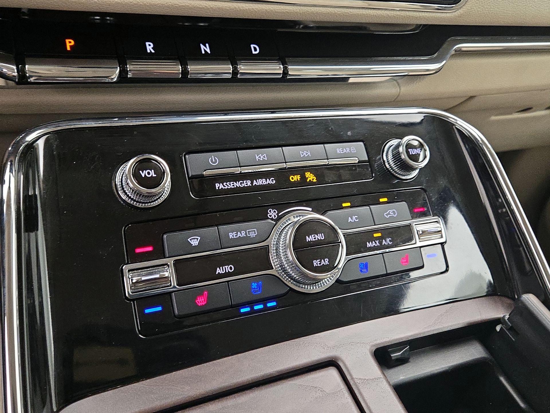 Thumbnail: 2020 Lincoln Navigator L - 17