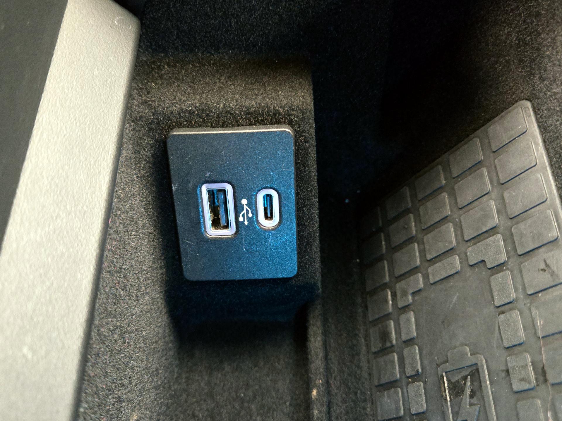 Thumbnail: 2020 Lincoln Navigator L - 19