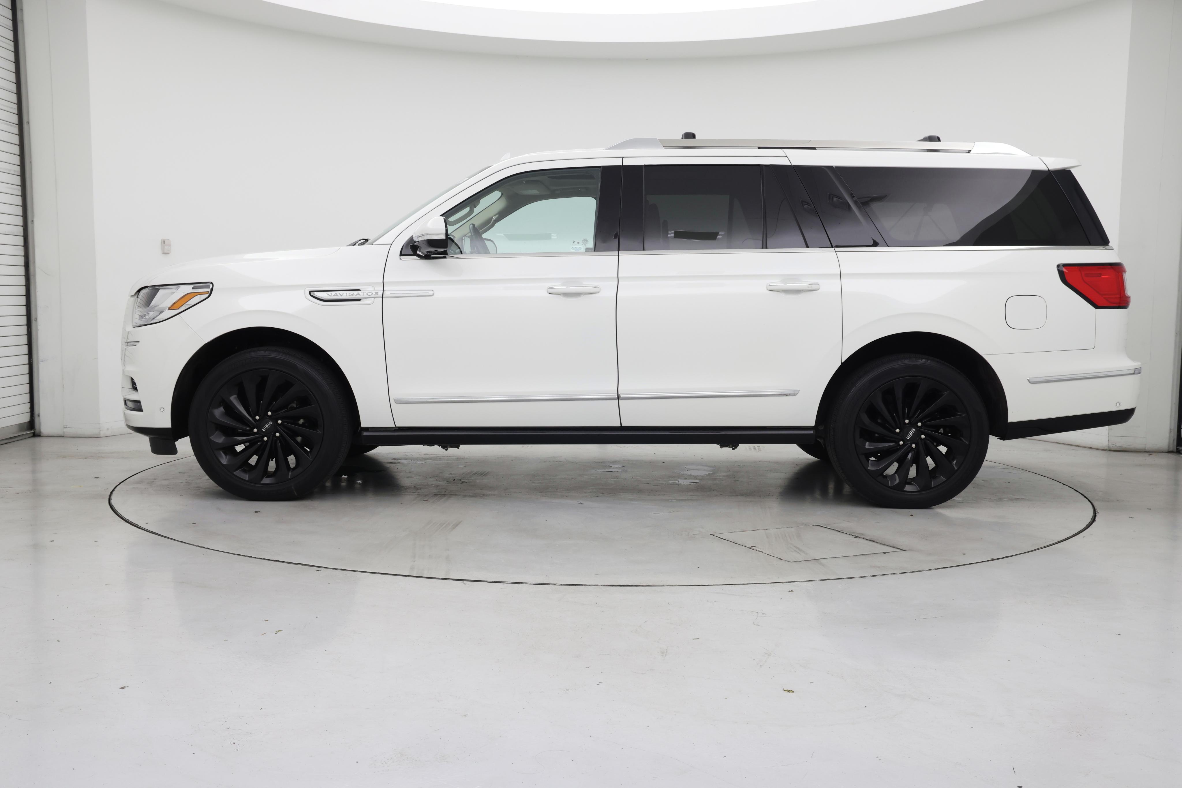 Thumbnail: 2020 Lincoln Navigator L - 3