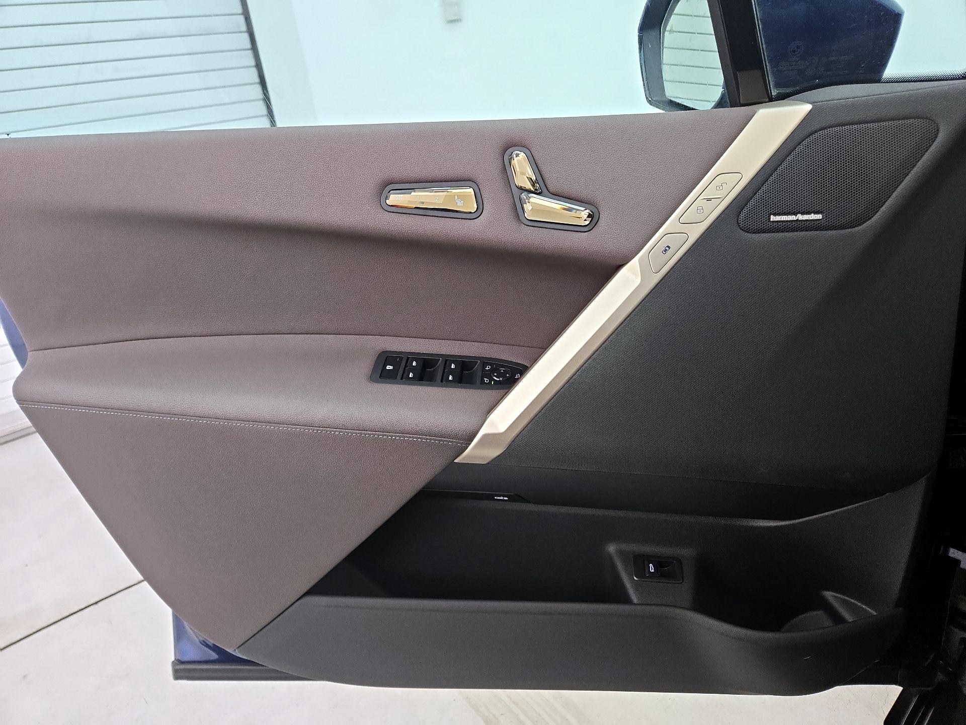 Thumbnail: 2023 BMW iX - 12