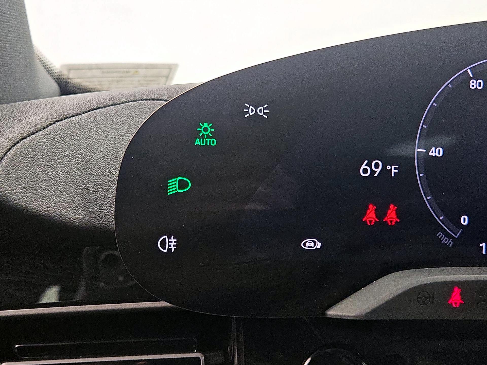 Thumbnail: 2023 Porsche Taycan - 13