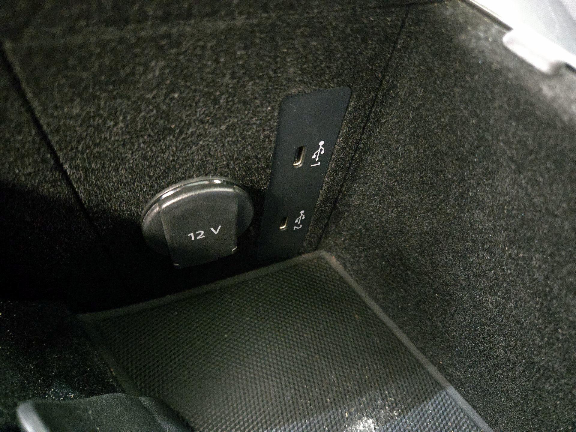 Thumbnail: 2023 Porsche Taycan - 19