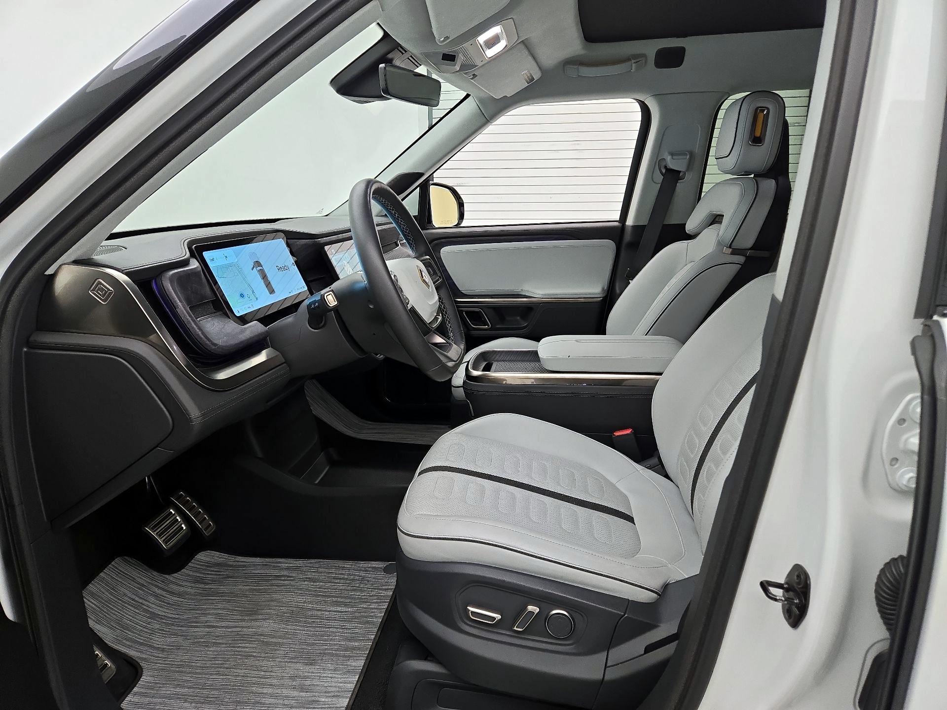 Thumbnail: 2022 Rivian R1T - 11