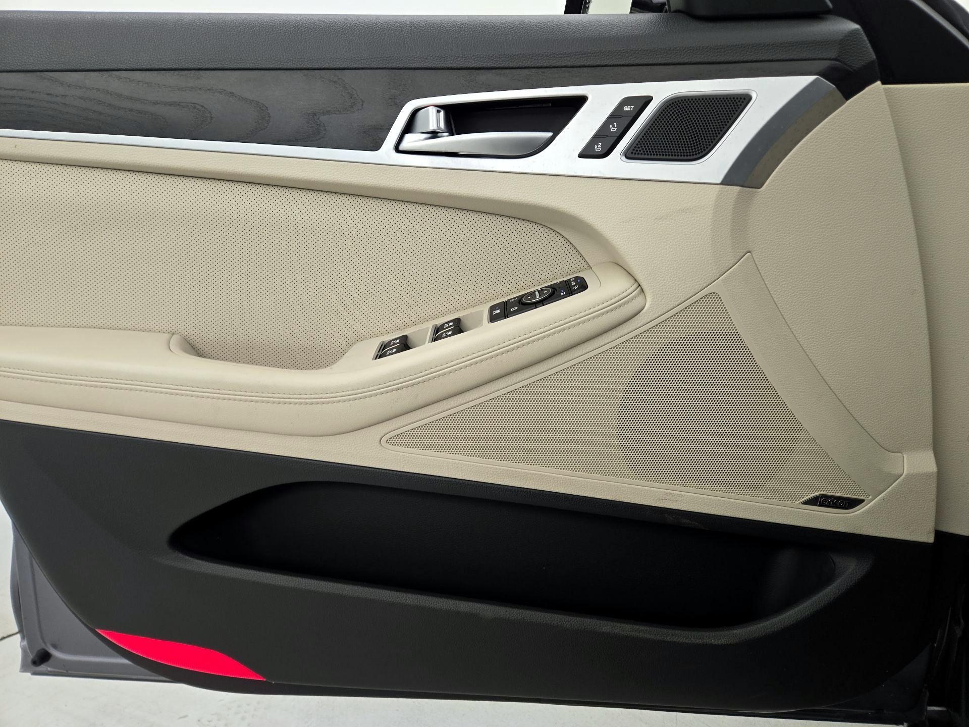 Thumbnail: 2015 Hyundai Genesis - 12