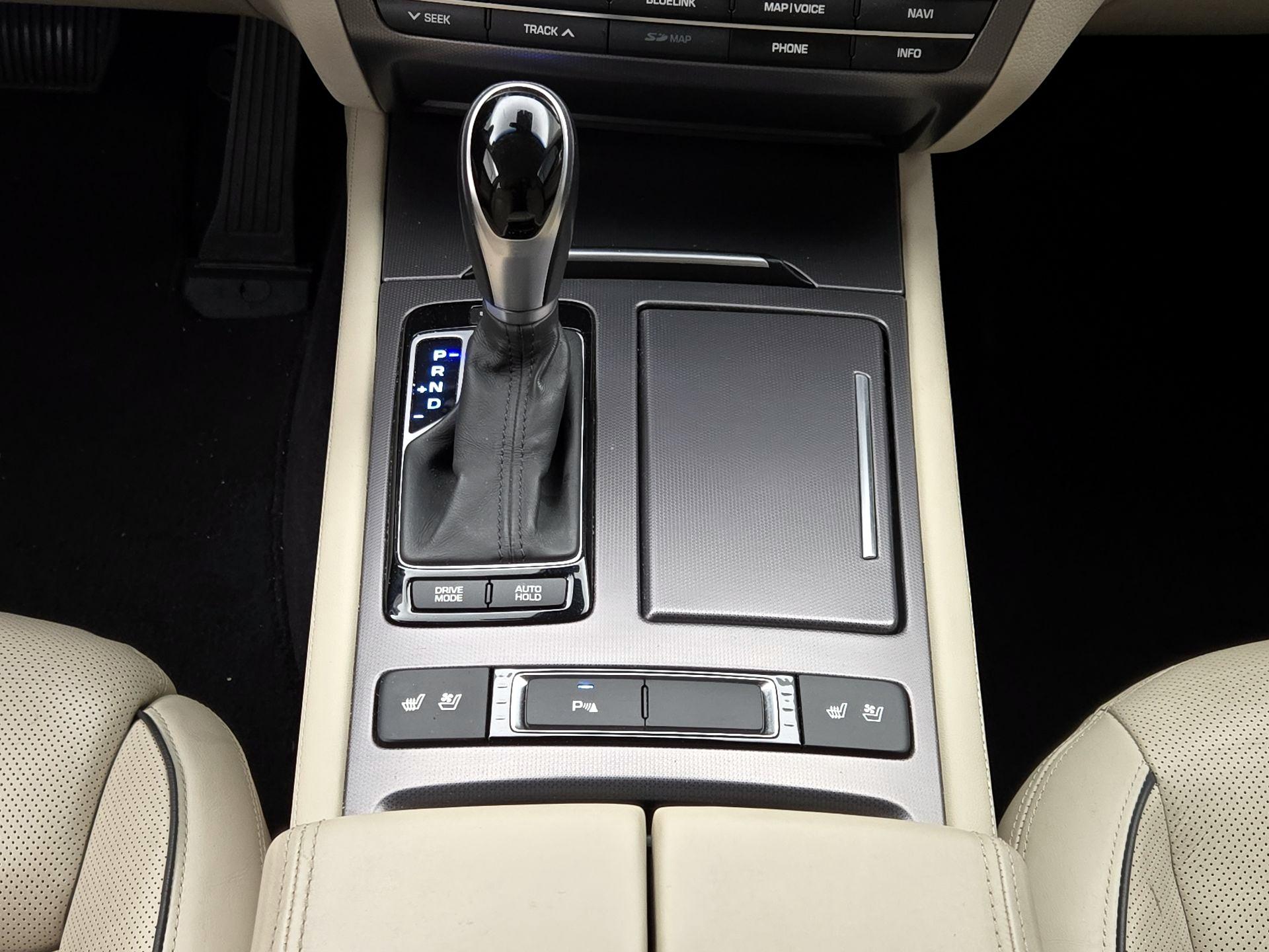 Thumbnail: 2015 Hyundai Genesis - 17