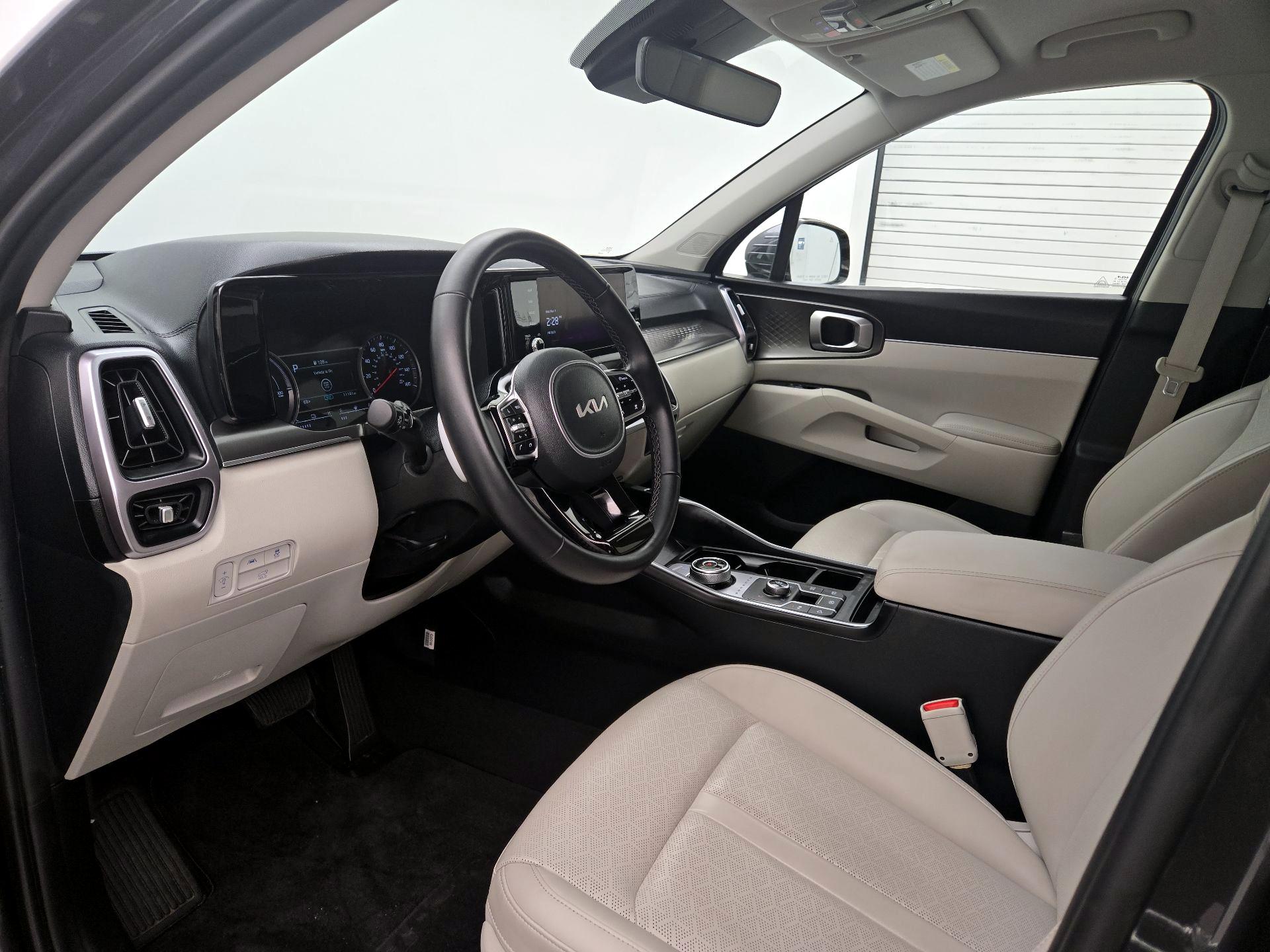 Thumbnail: 2023 Kia Sorento - 11