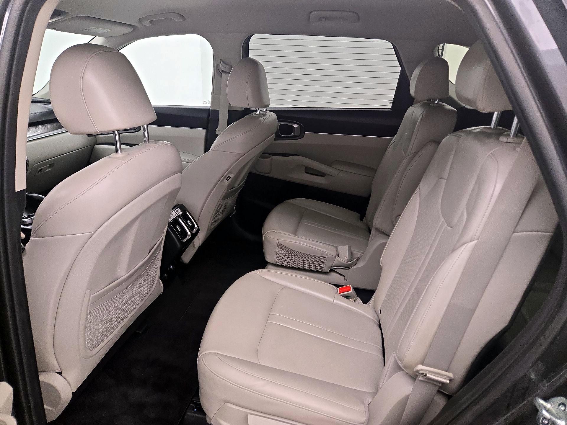 Thumbnail: 2023 Kia Sorento - 18