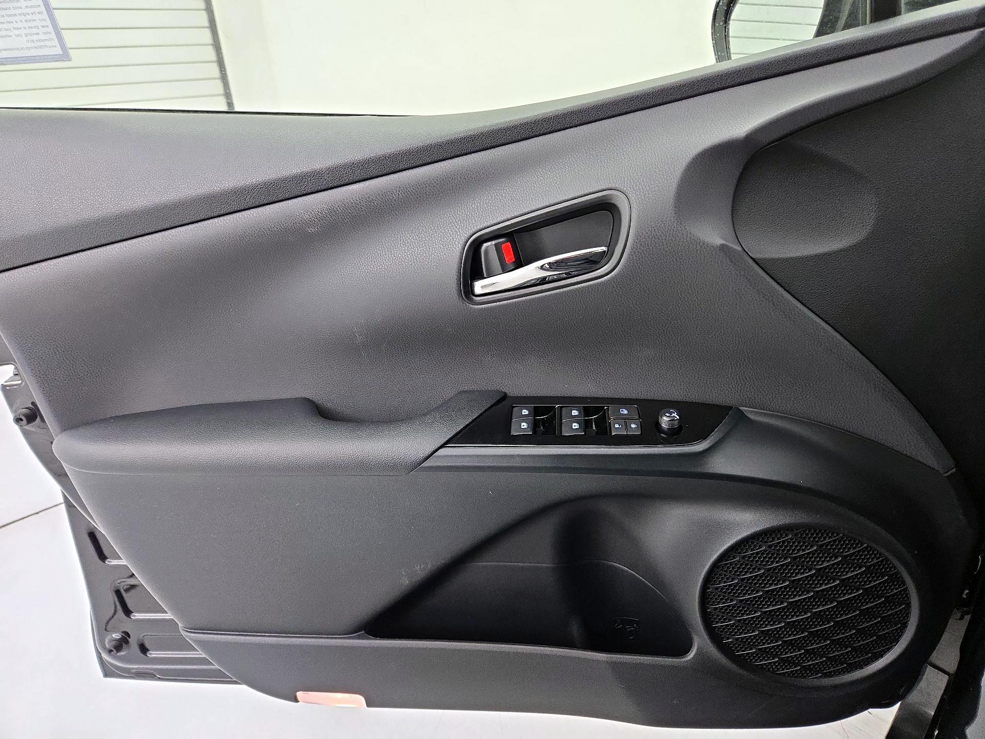 Thumbnail: 2018 Toyota Prius - 12