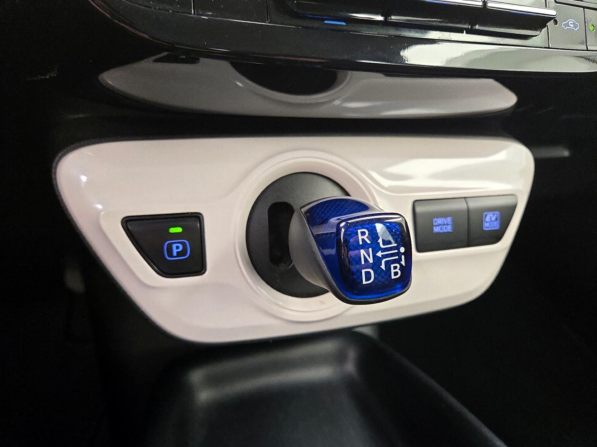 Thumbnail: 2018 Toyota Prius - 17