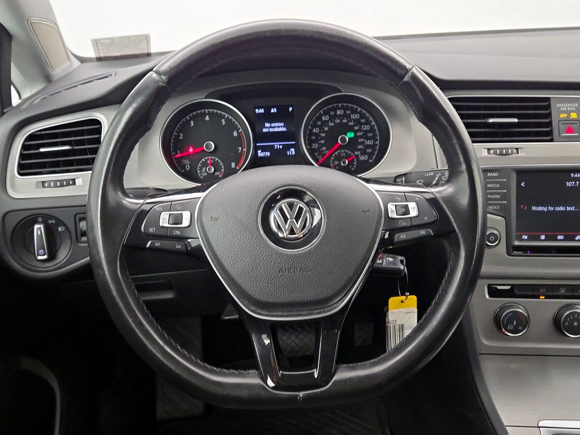 Thumbnail: 2016 Volkswagen Golf - 10