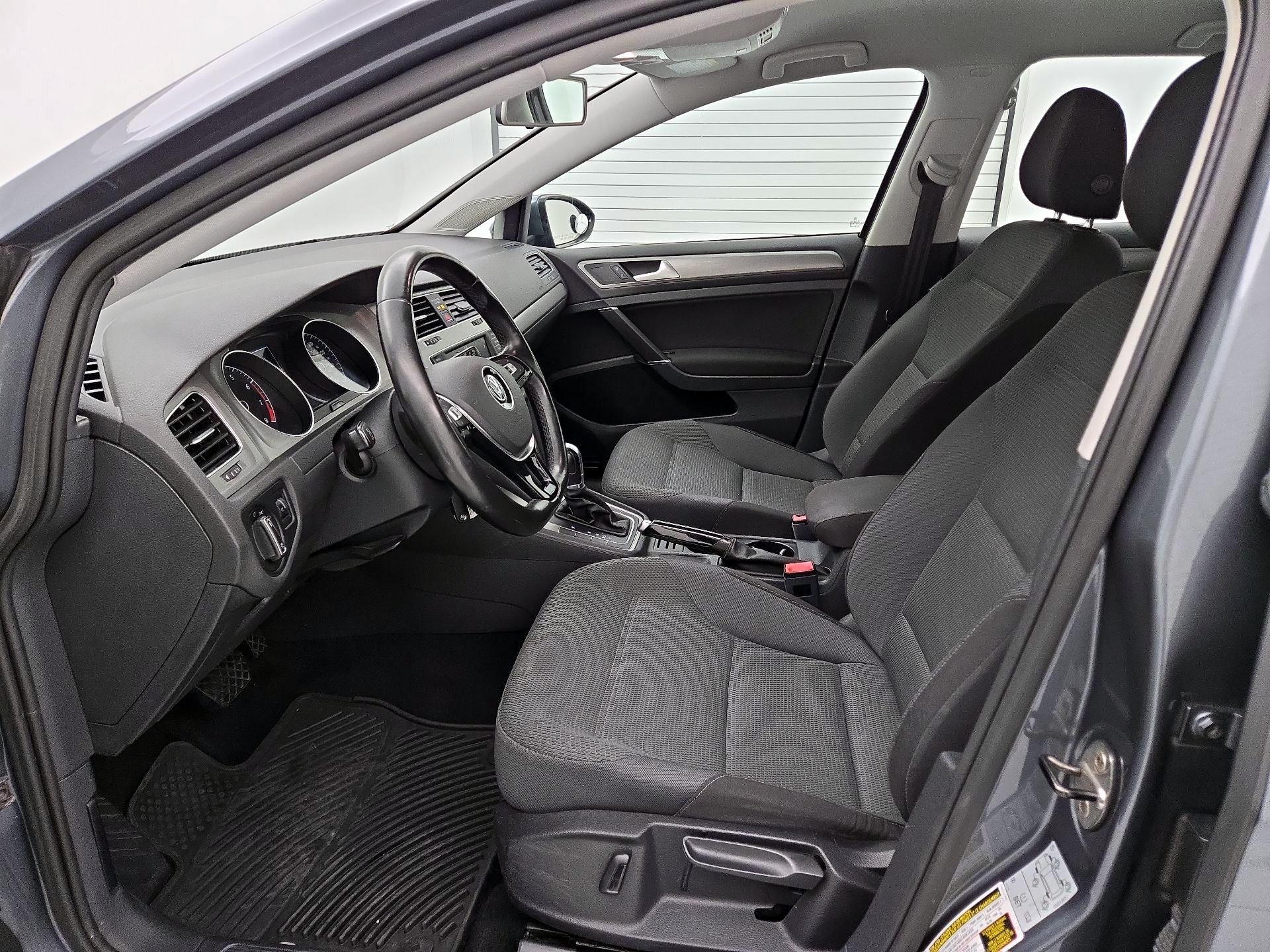 Thumbnail: 2016 Volkswagen Golf - 11