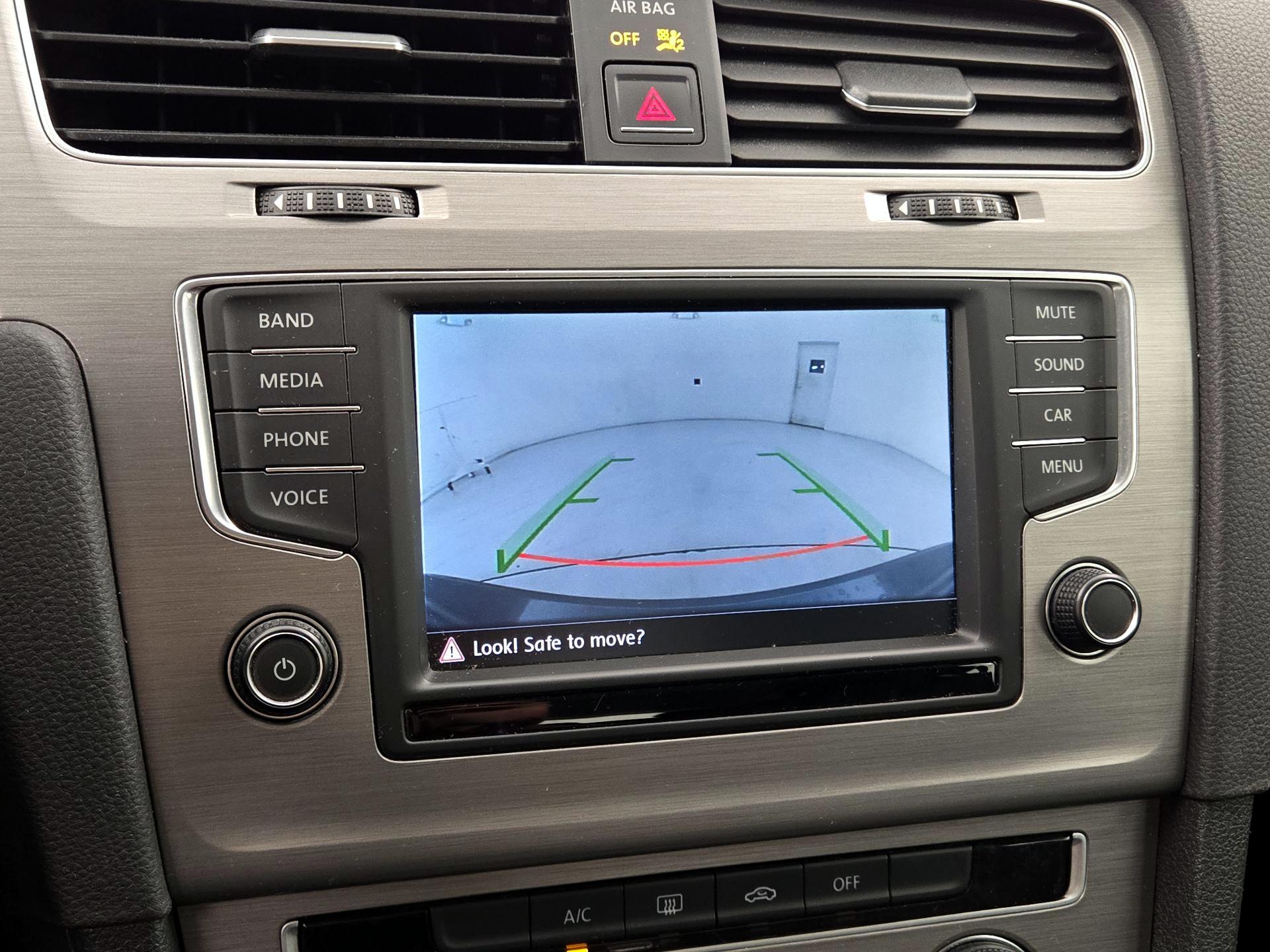 Thumbnail: 2016 Volkswagen Golf - 14