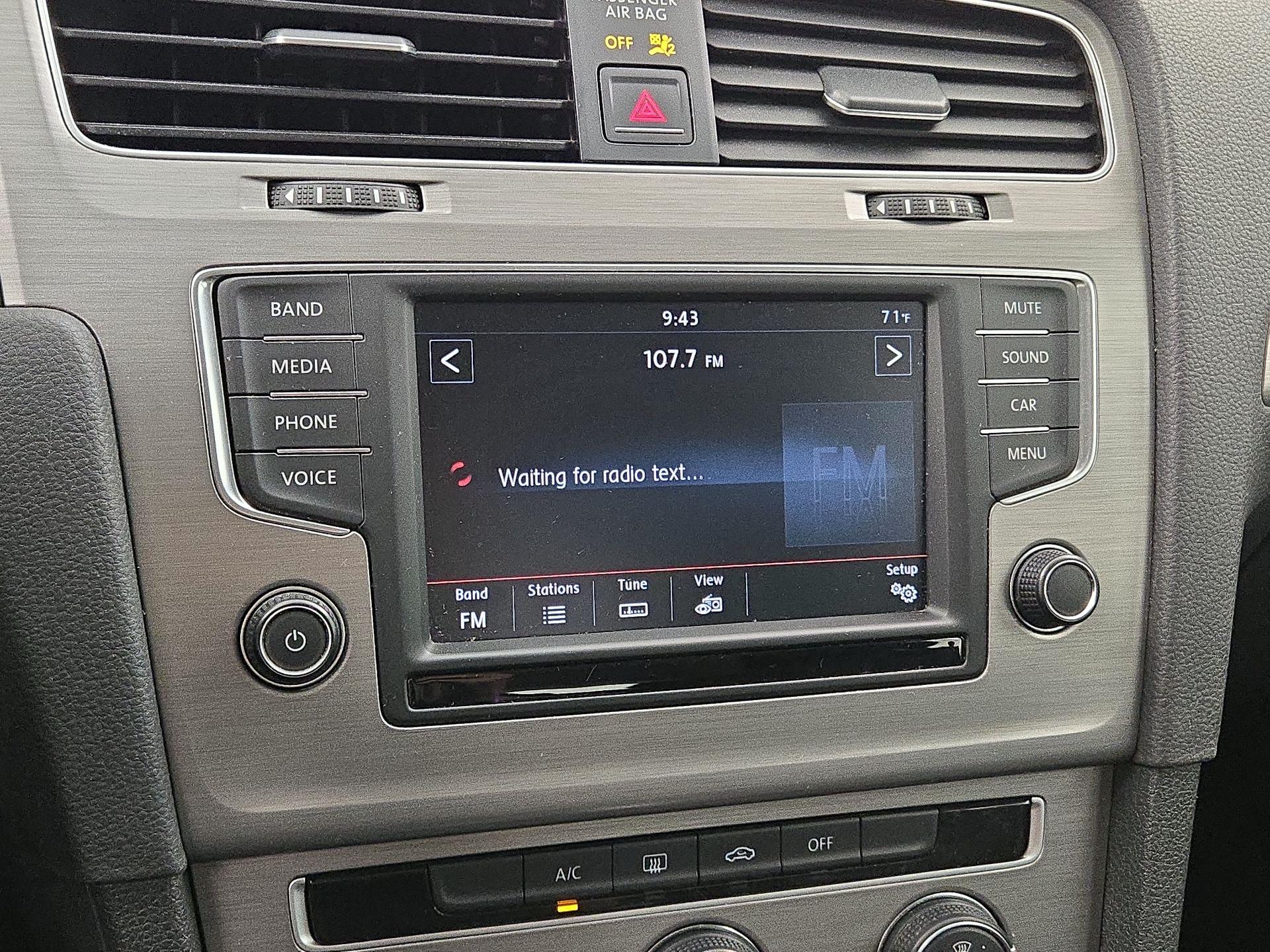 Thumbnail: 2016 Volkswagen Golf - 15