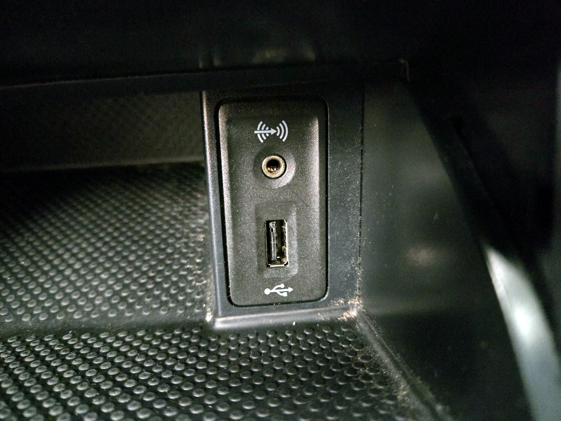 Thumbnail: 2016 Volkswagen Golf - 18