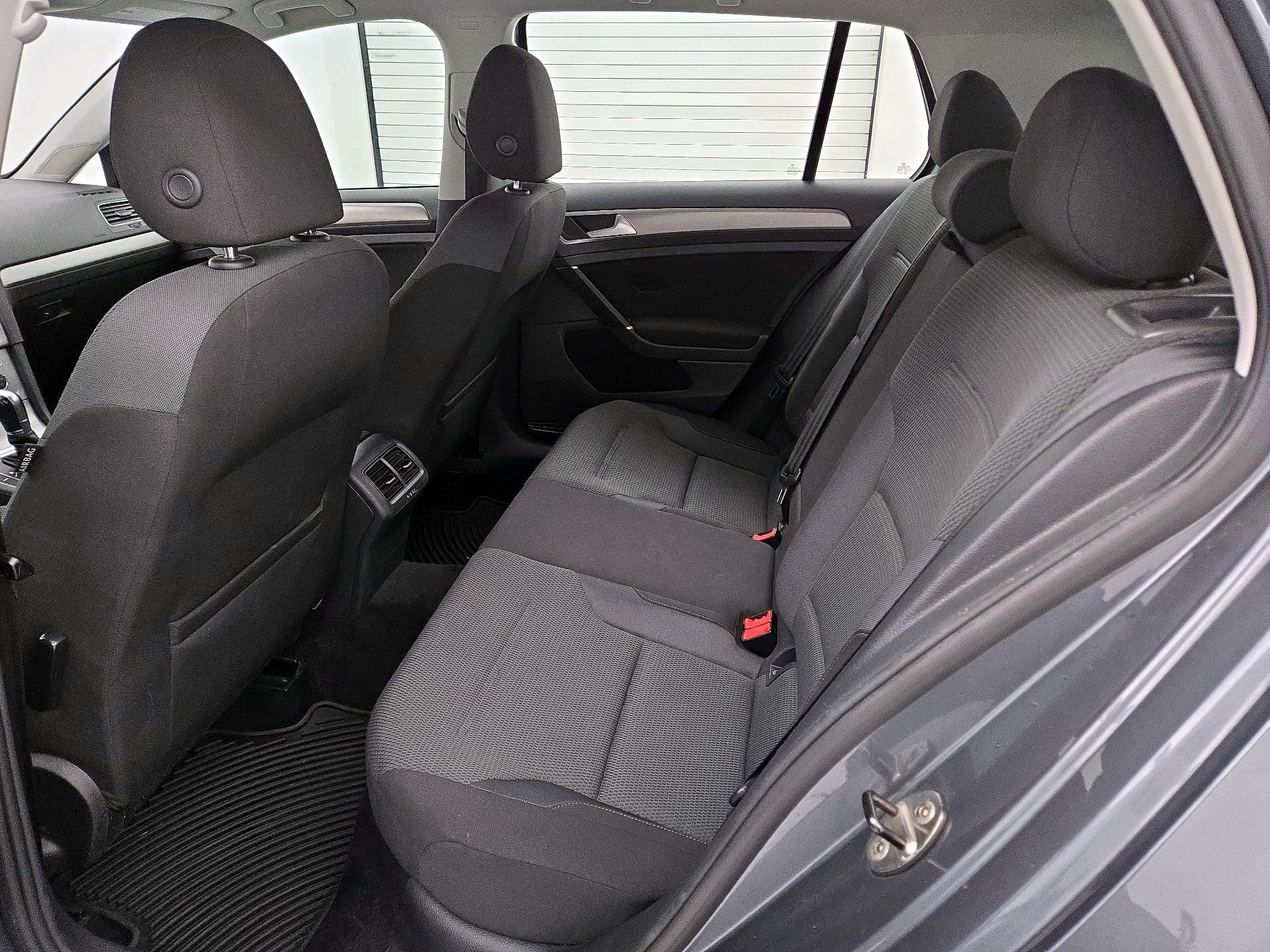 Thumbnail: 2016 Volkswagen Golf - 19