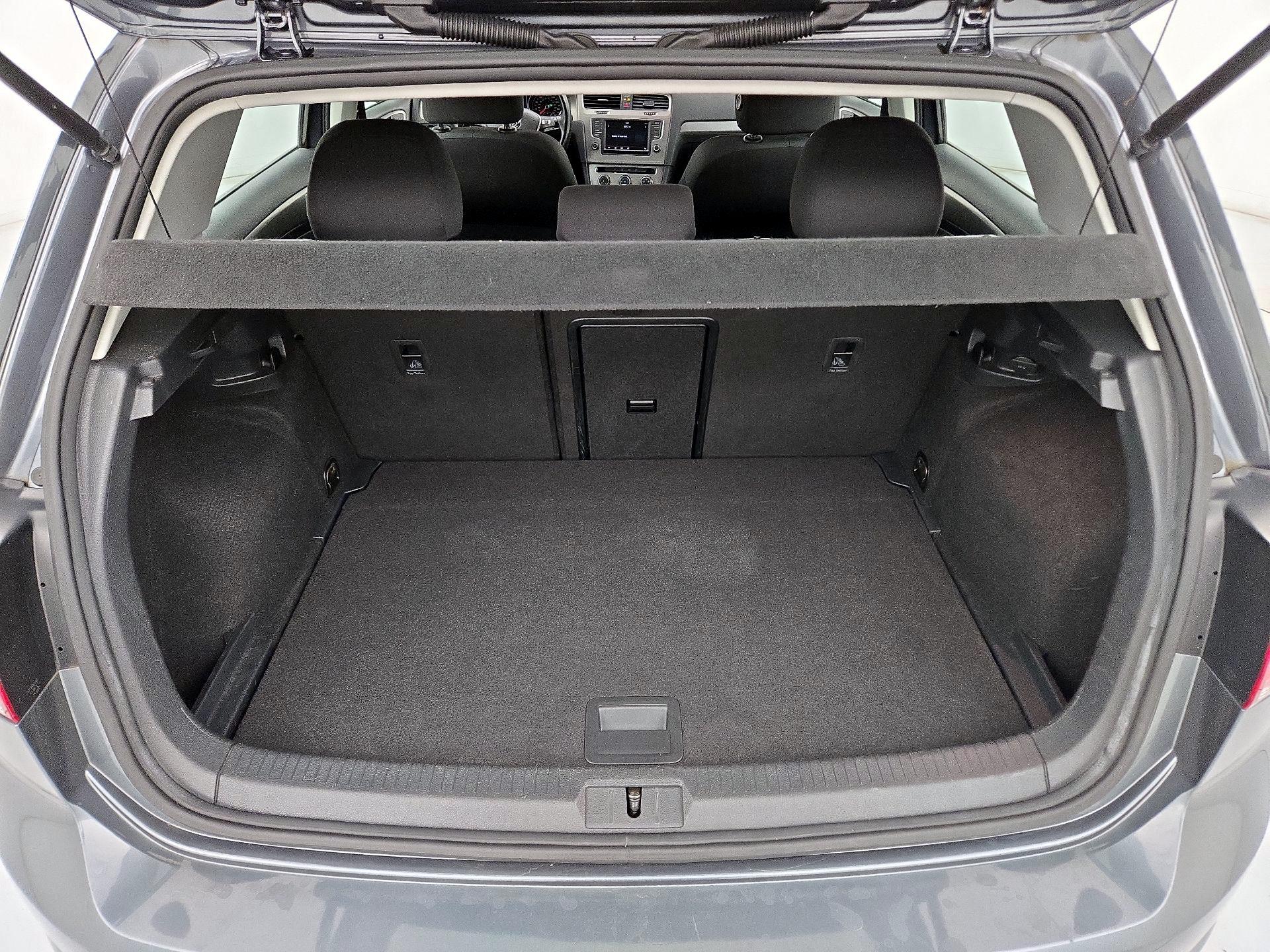 Thumbnail: 2016 Volkswagen Golf - 20