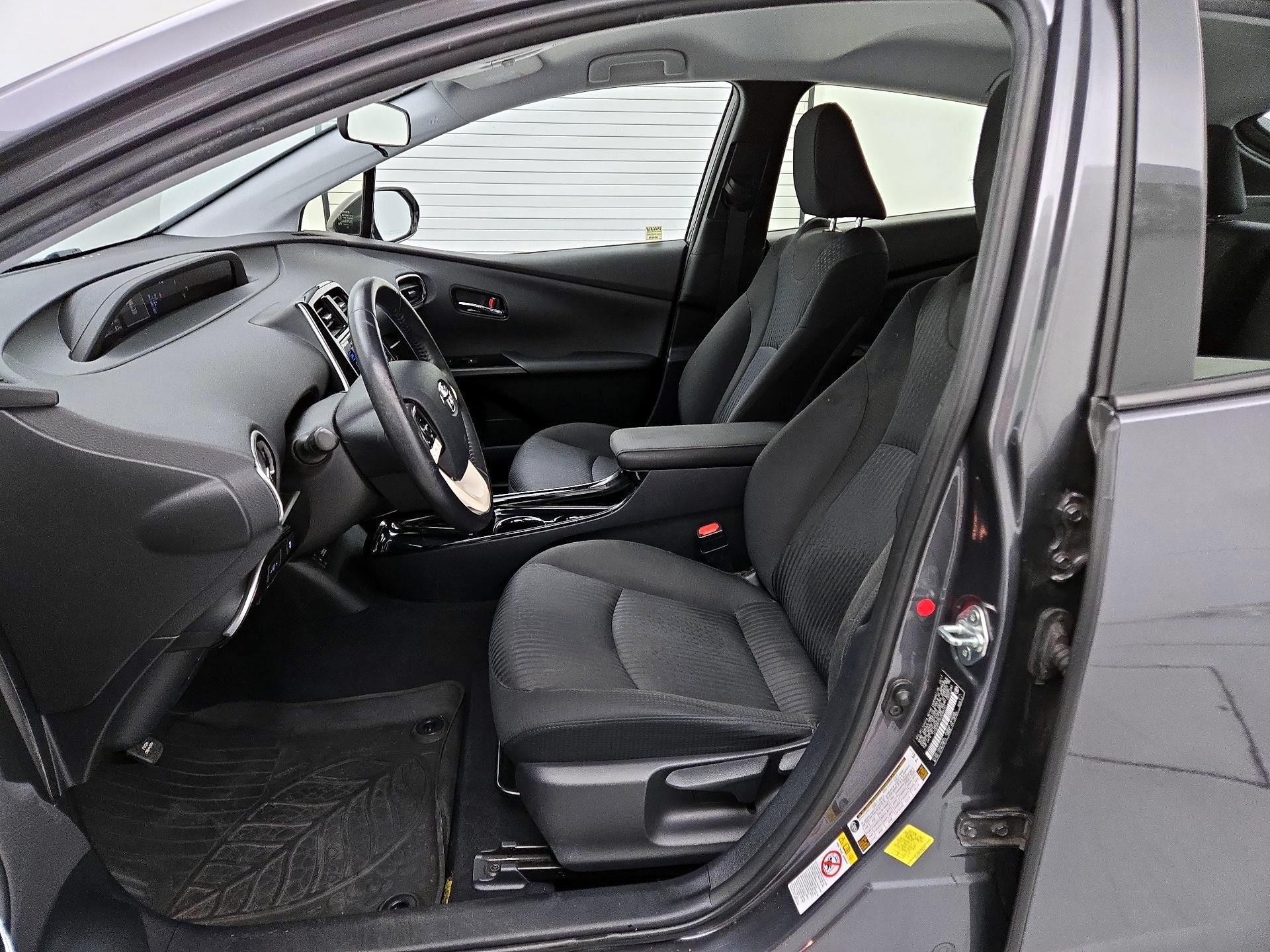 Thumbnail: 2017 Toyota Prius Prime - 11