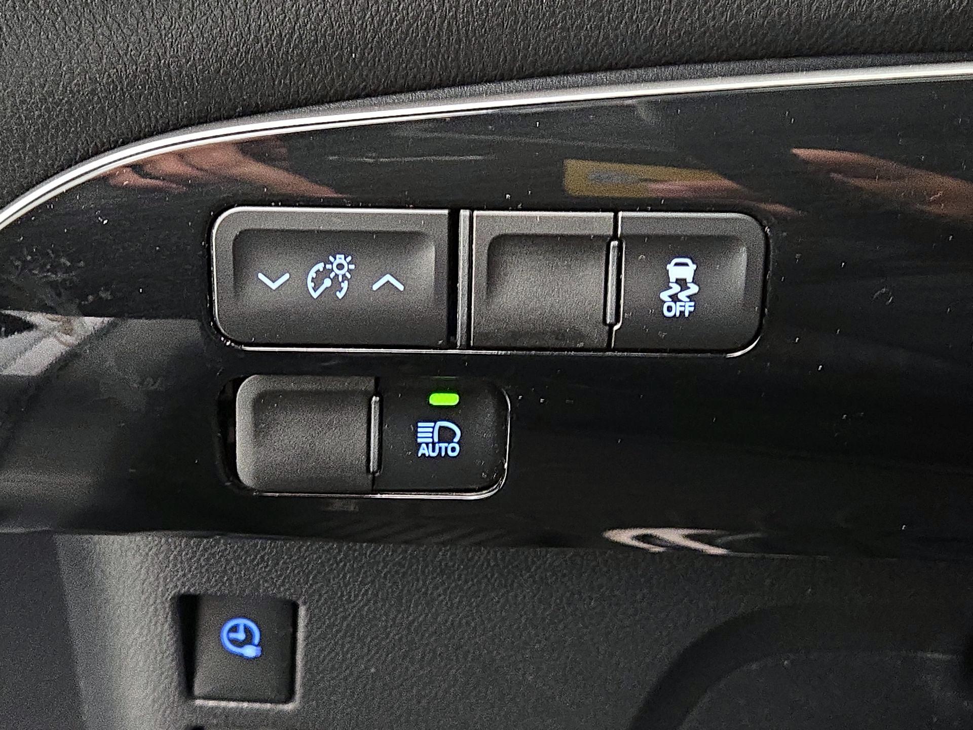 Thumbnail: 2017 Toyota Prius Prime - 13