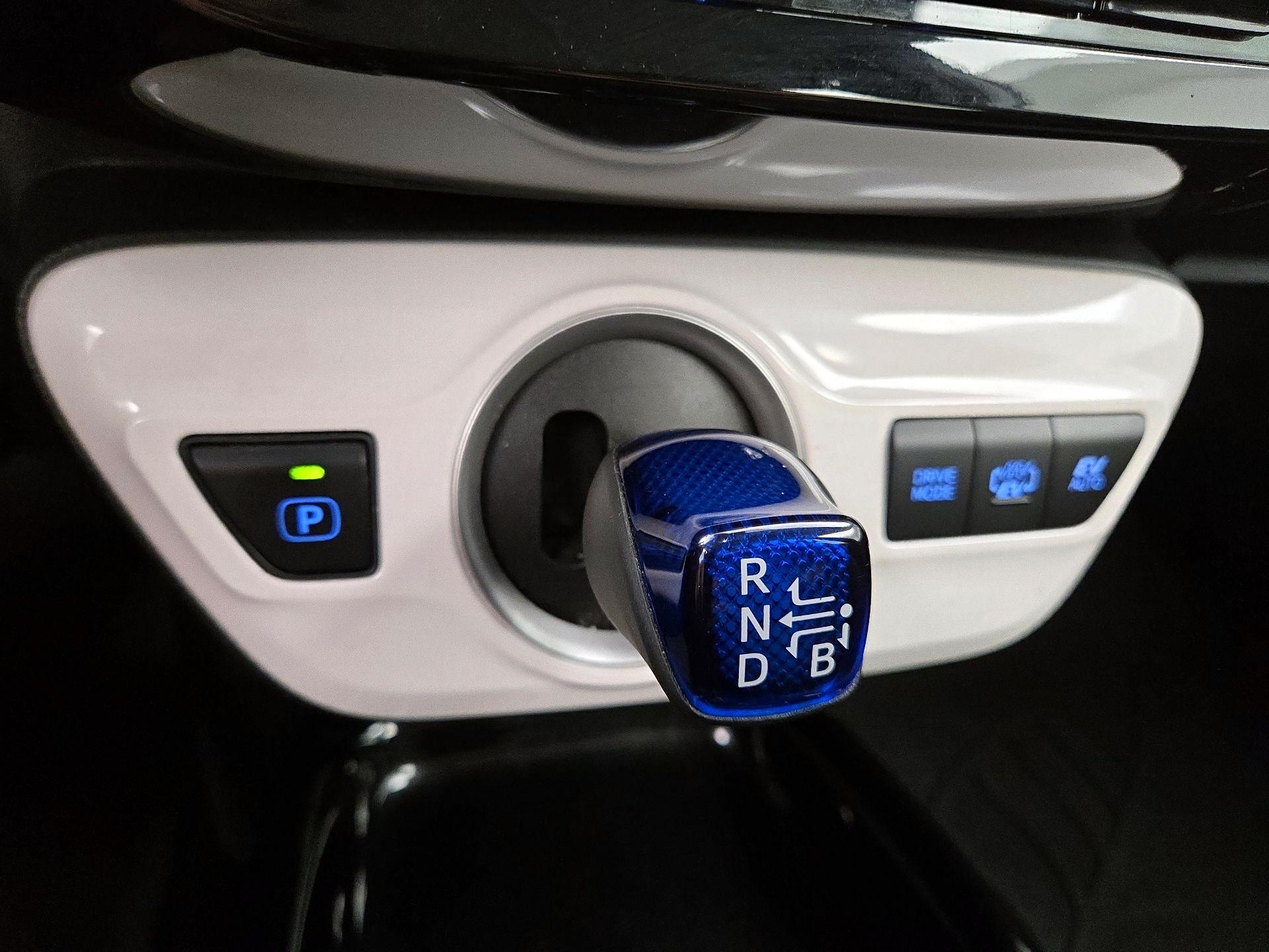 Thumbnail: 2017 Toyota Prius Prime - 18