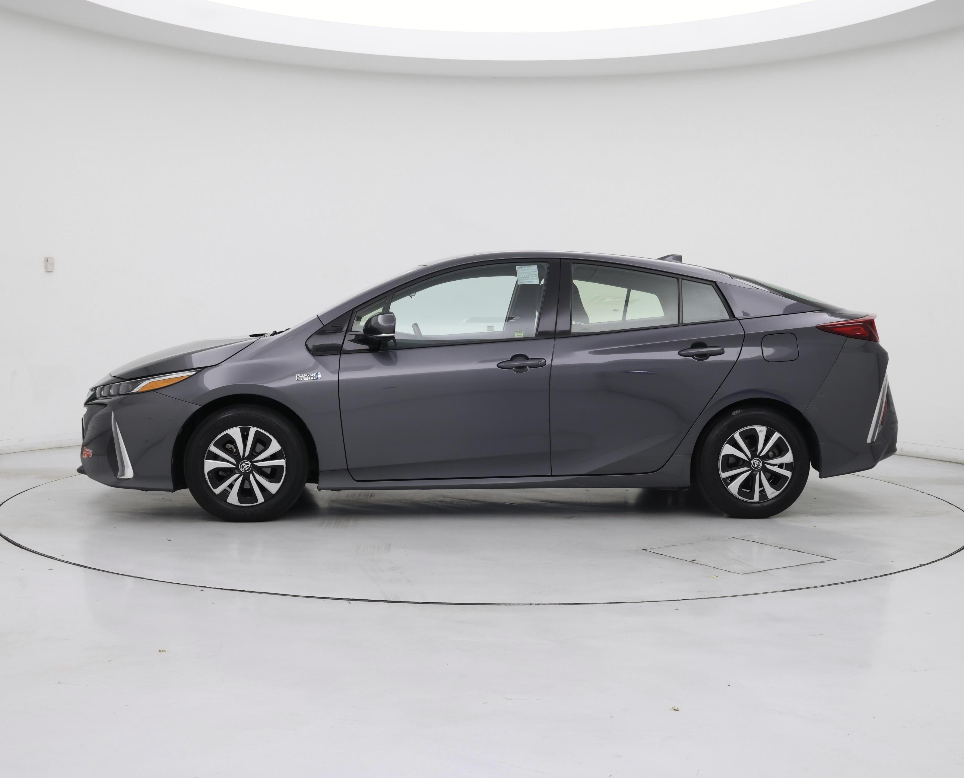 Thumbnail: 2017 Toyota Prius Prime - 3