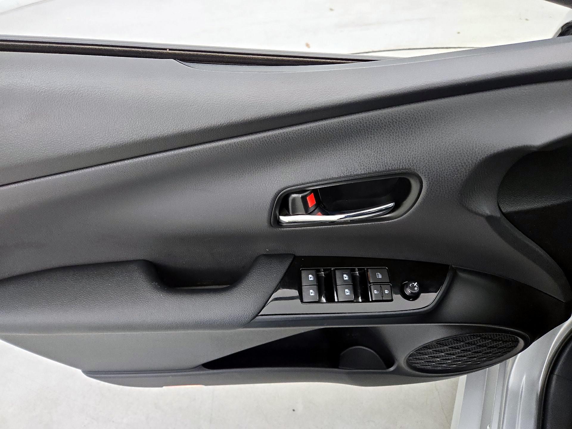 Thumbnail: 2018 Toyota Prius Prime - 12