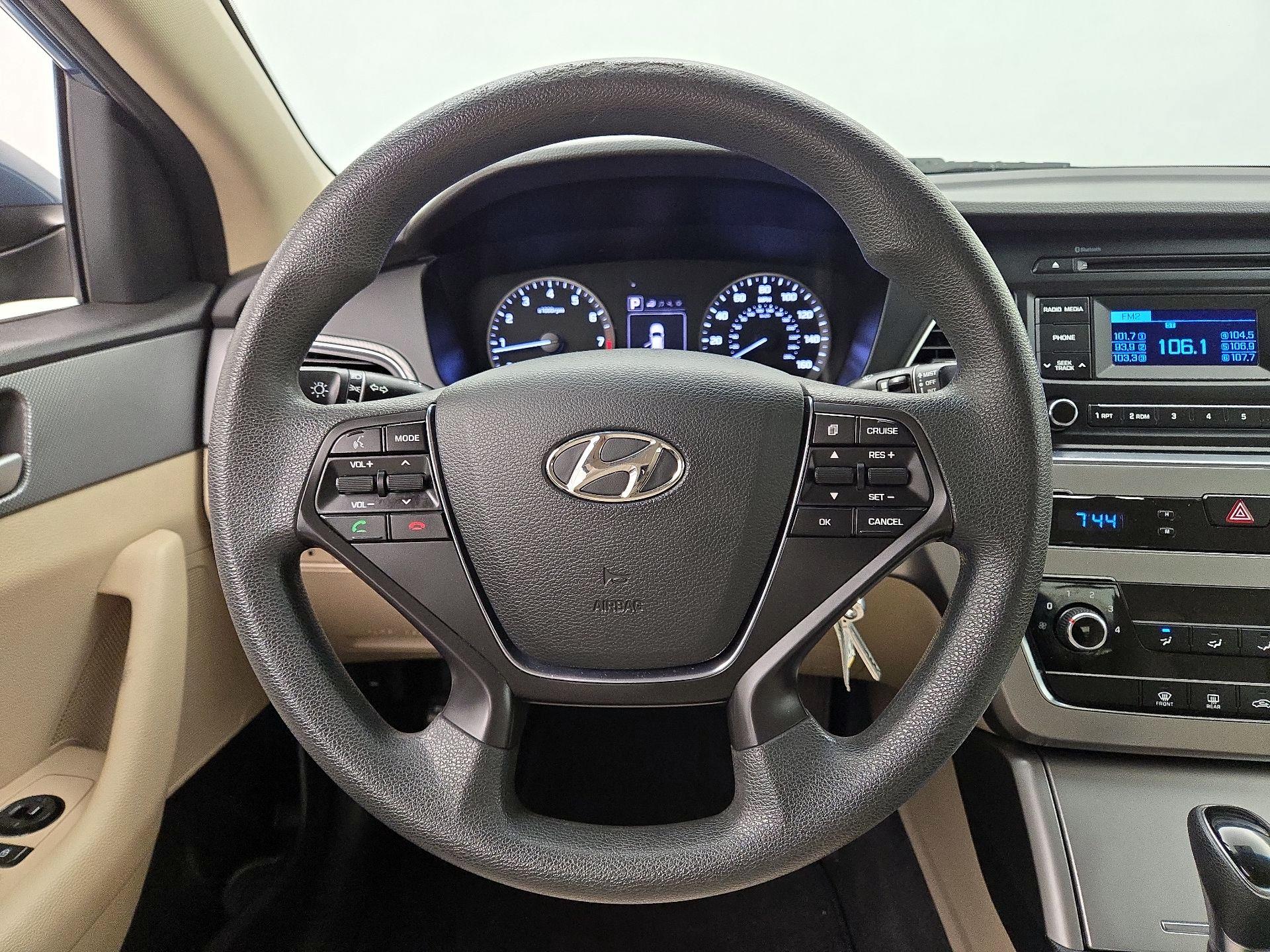Thumbnail: 2015 Hyundai Sonata - 10