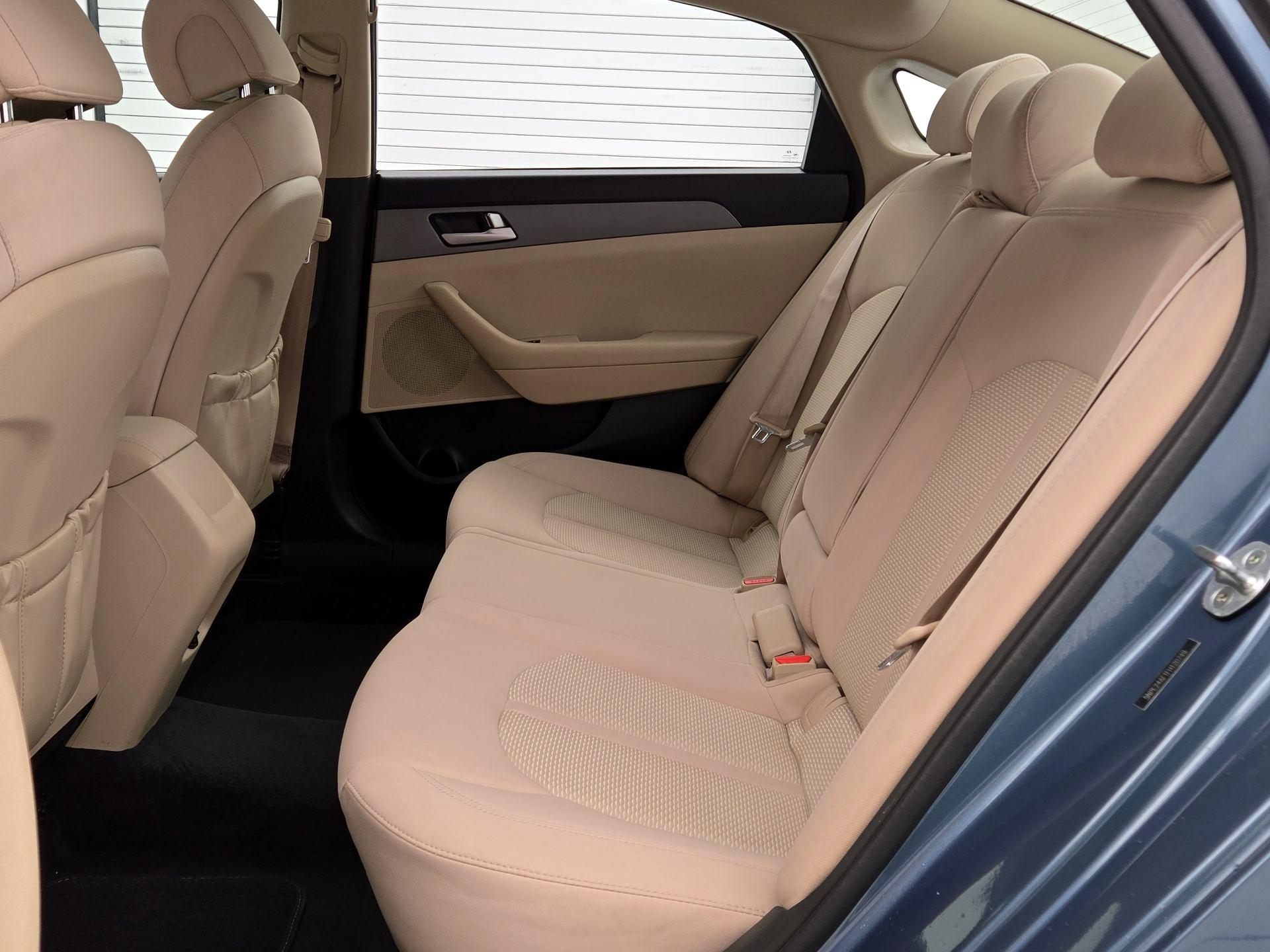 Thumbnail: 2015 Hyundai Sonata - 18