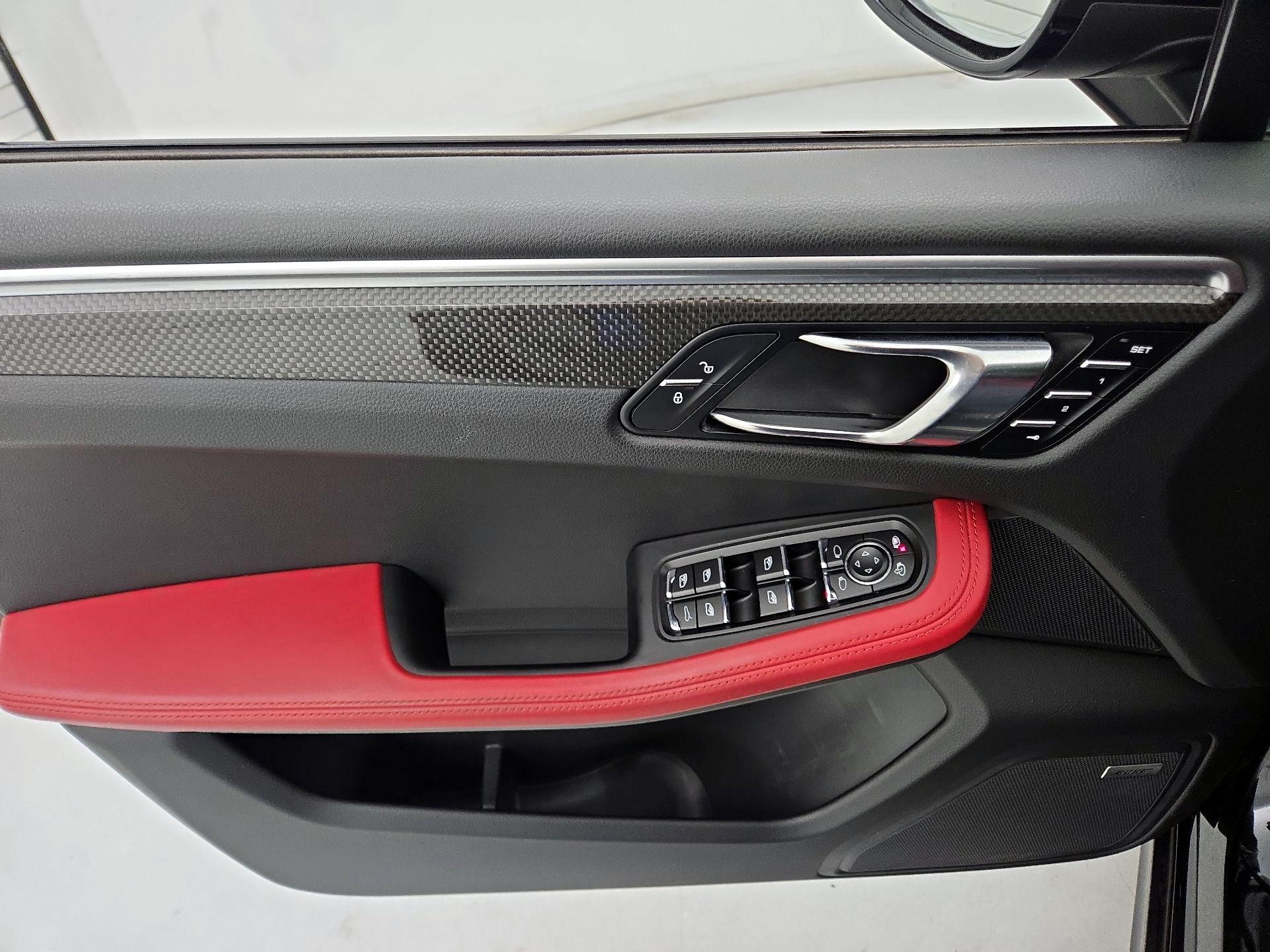 Thumbnail: 2018 Porsche Macan - 12