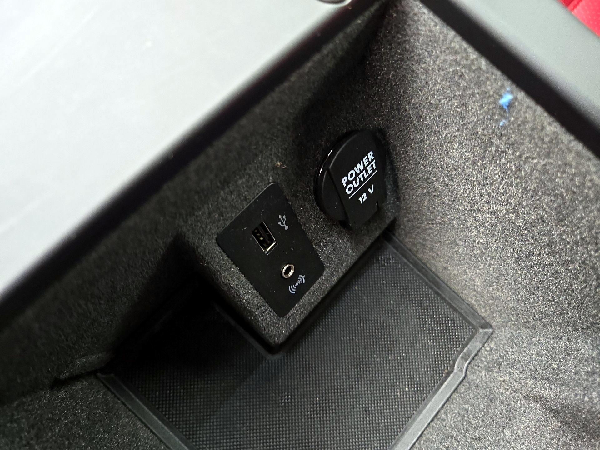 Thumbnail: 2018 Porsche Macan - 18