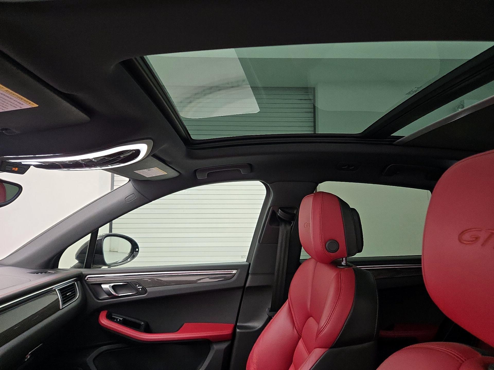 Thumbnail: 2018 Porsche Macan - 19