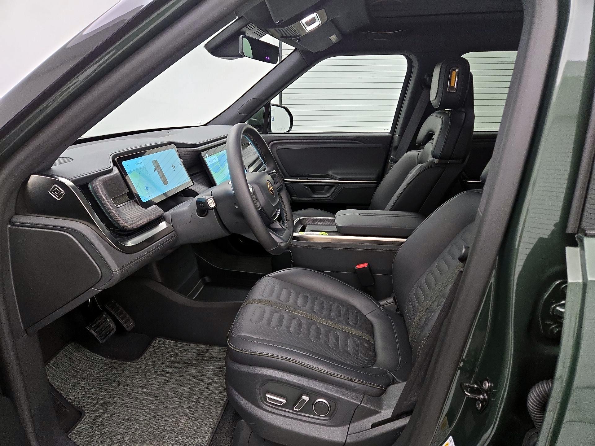 Thumbnail: 2026 Rivian R1S - 11