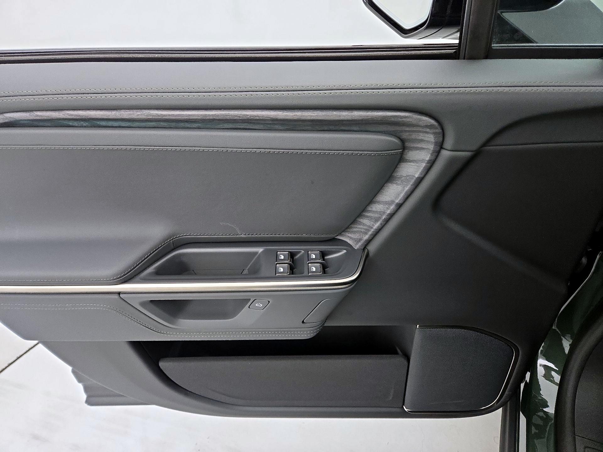 Thumbnail: 2026 Rivian R1S - 12