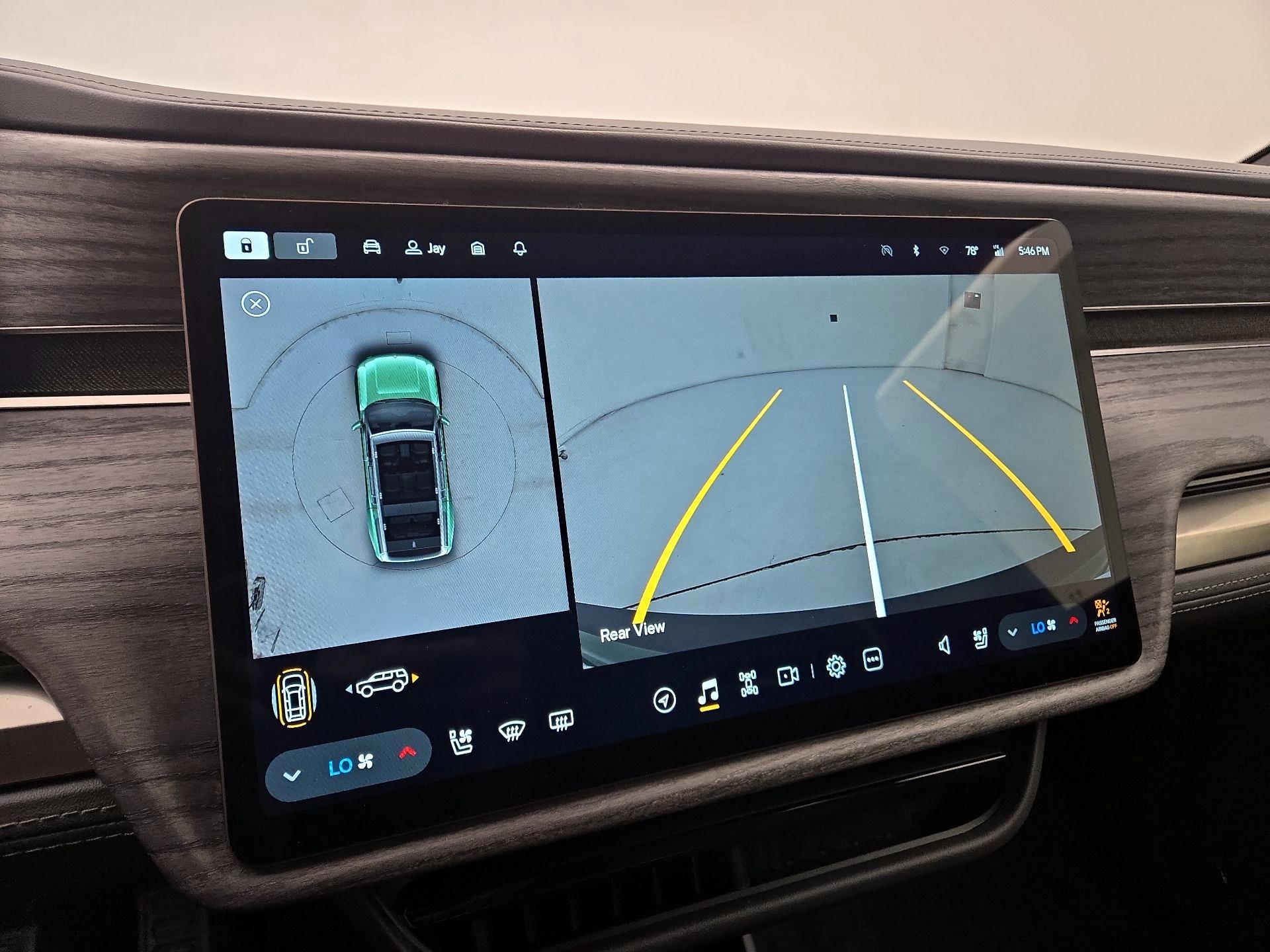 Thumbnail: 2026 Rivian R1S - 14