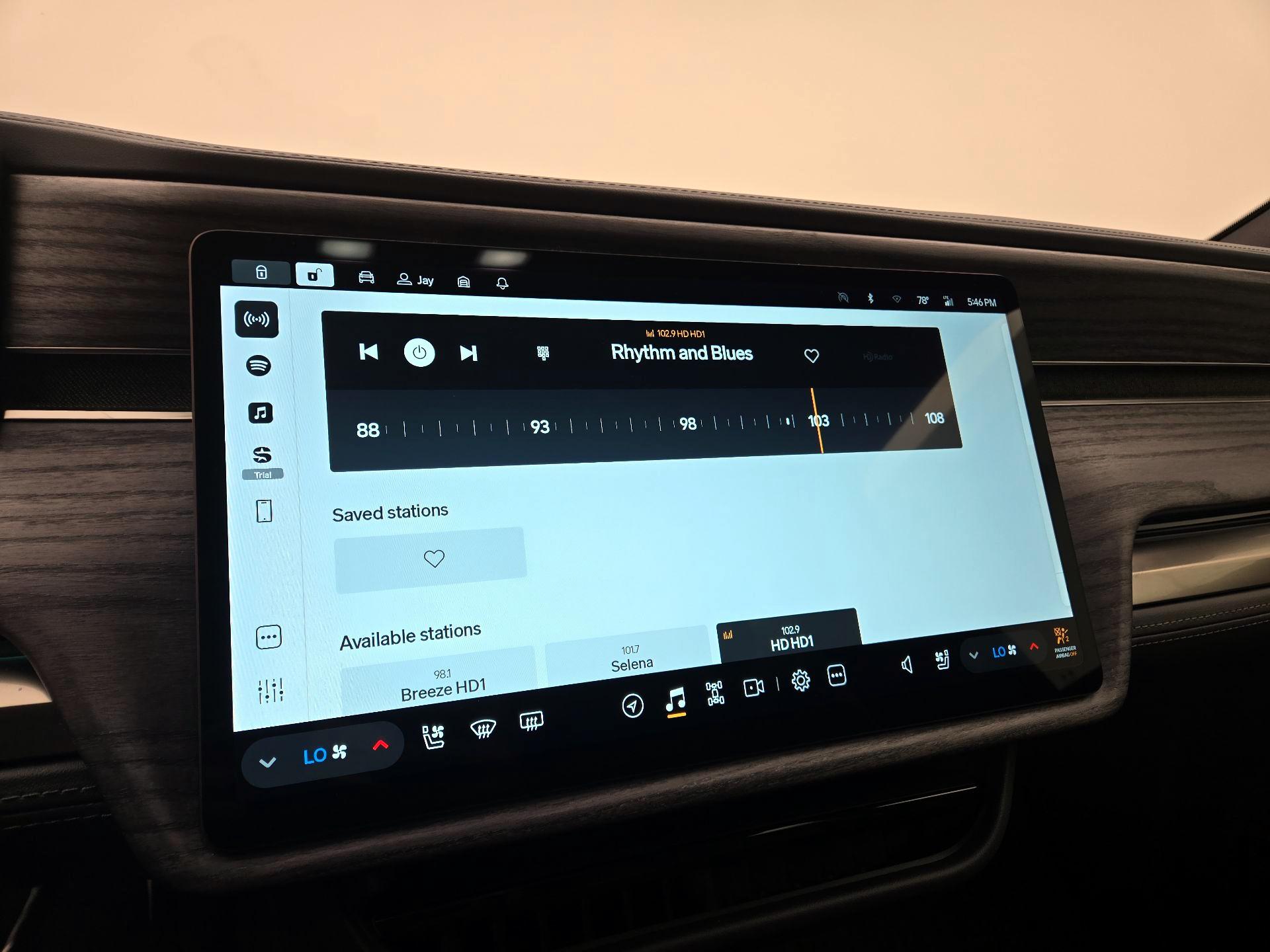 Thumbnail: 2026 Rivian R1S - 15
