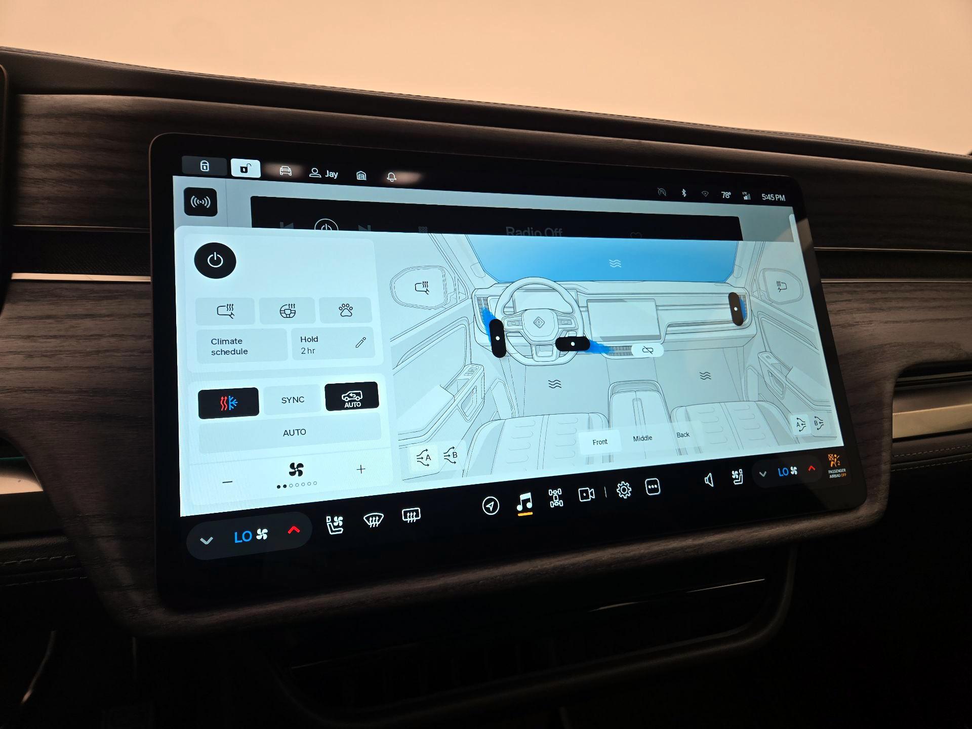 Thumbnail: 2026 Rivian R1S - 16