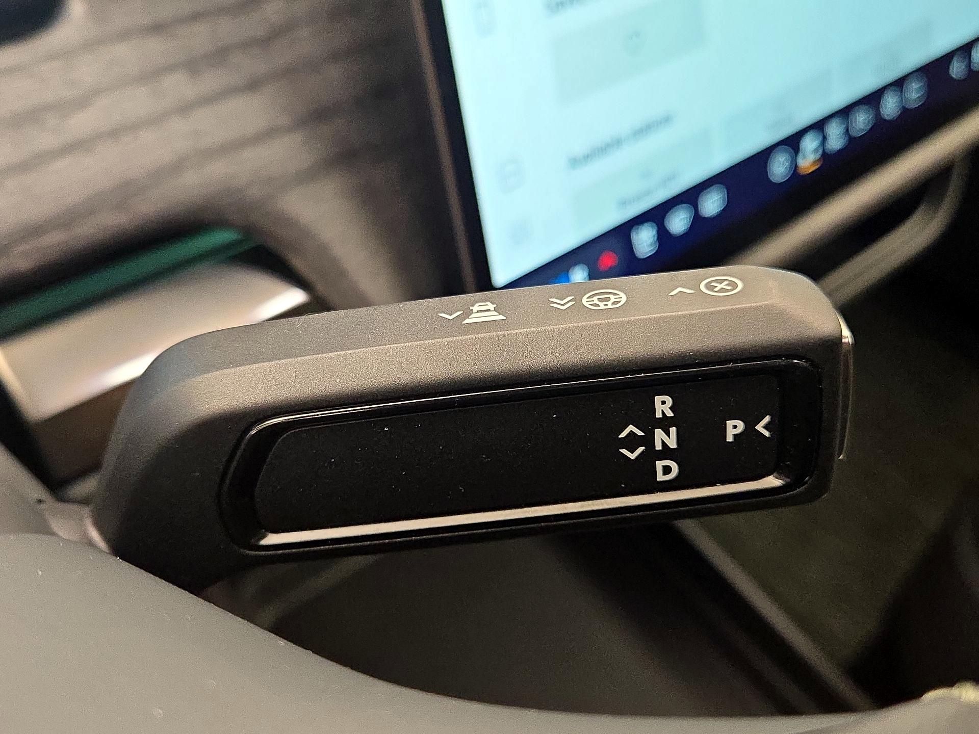 Thumbnail: 2026 Rivian R1S - 17