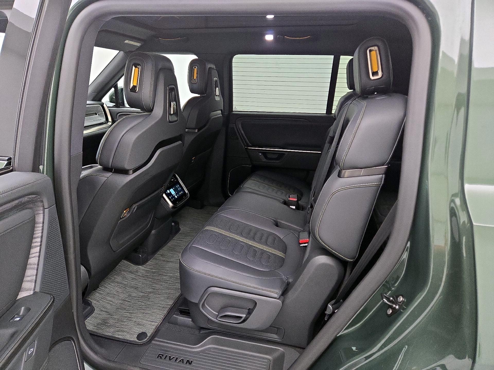 Thumbnail: 2026 Rivian R1S - 20