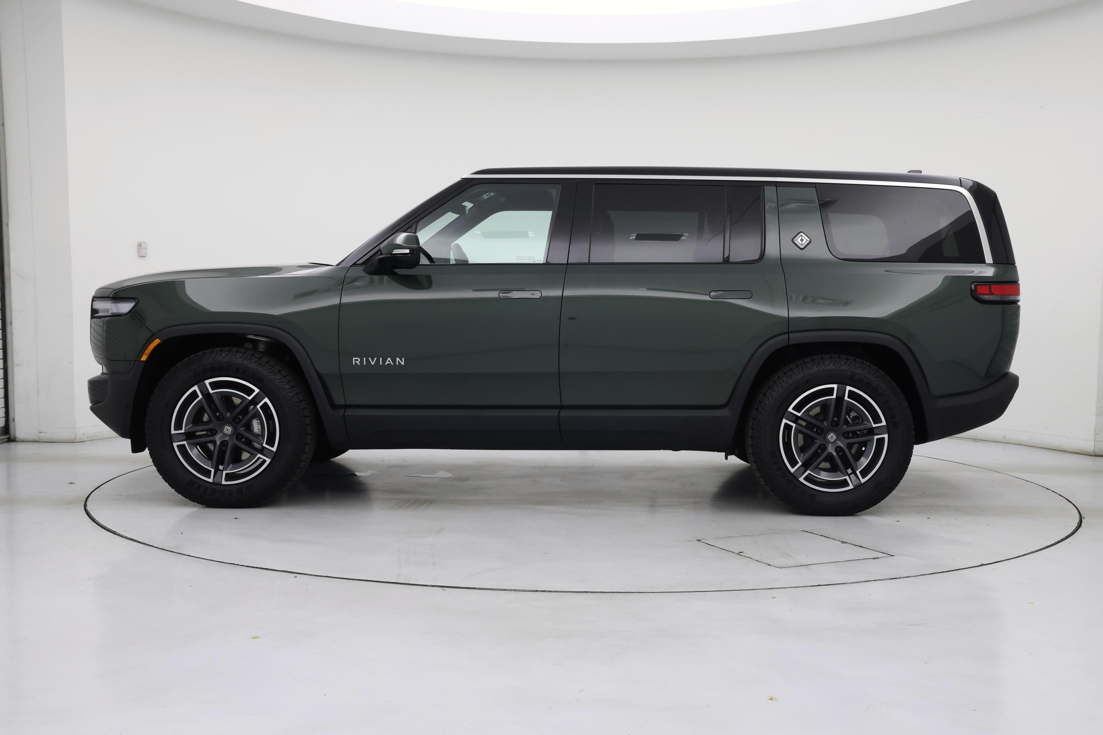 Thumbnail: 2026 Rivian R1S - 3