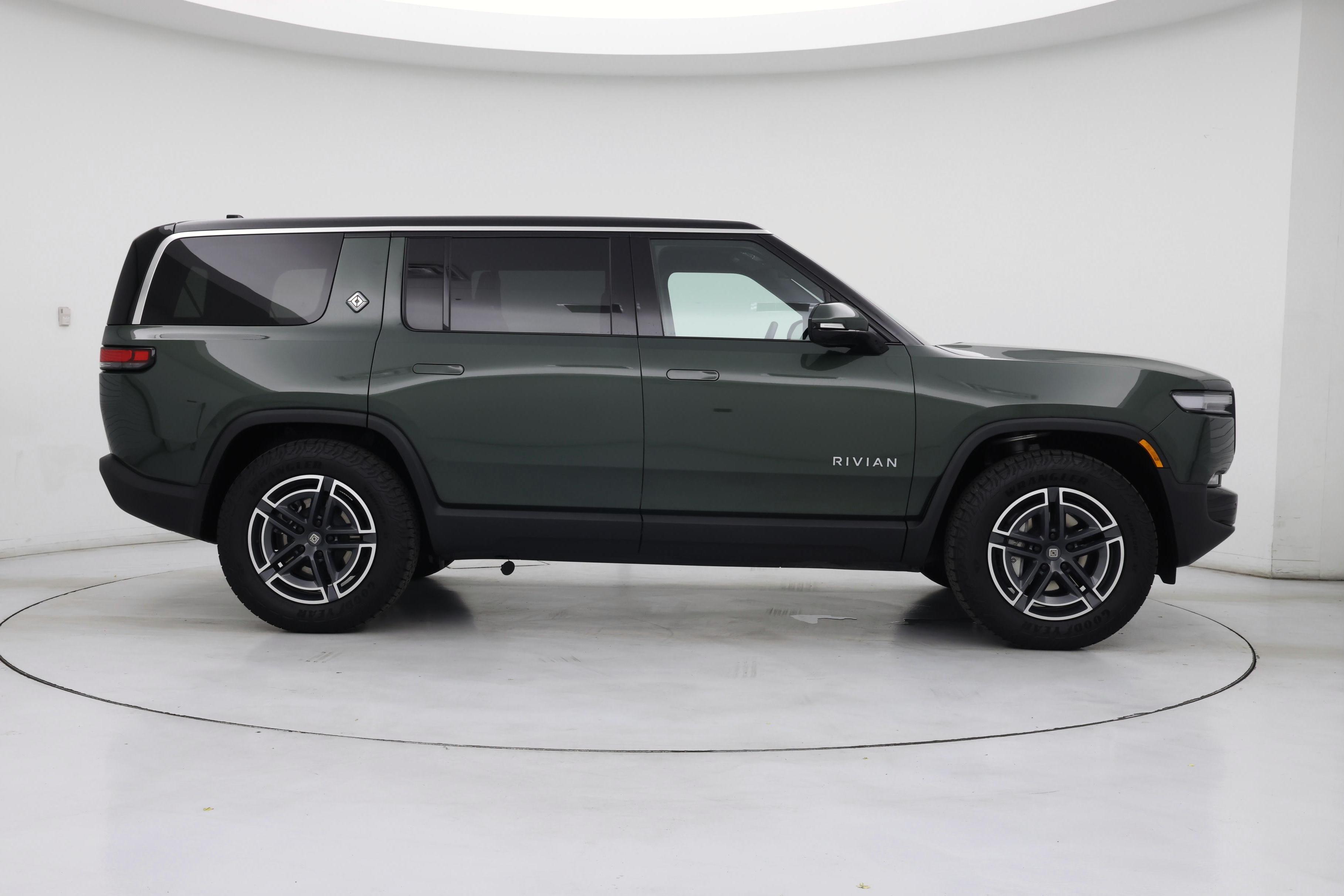 Thumbnail: 2026 Rivian R1S - 7