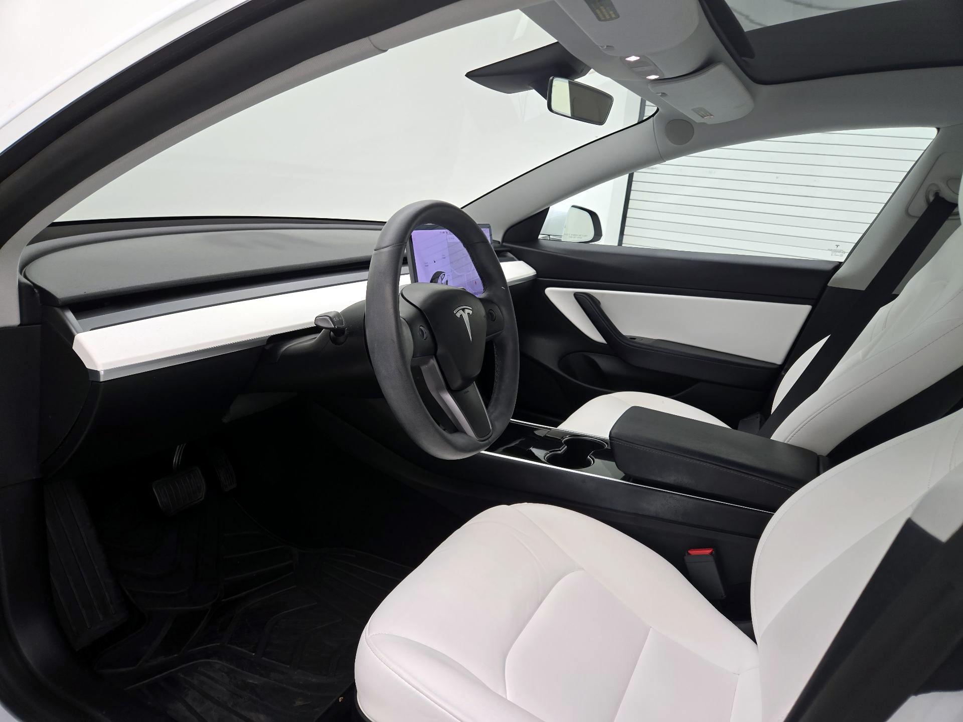 Thumbnail: 2019 Tesla Model 3 - 11