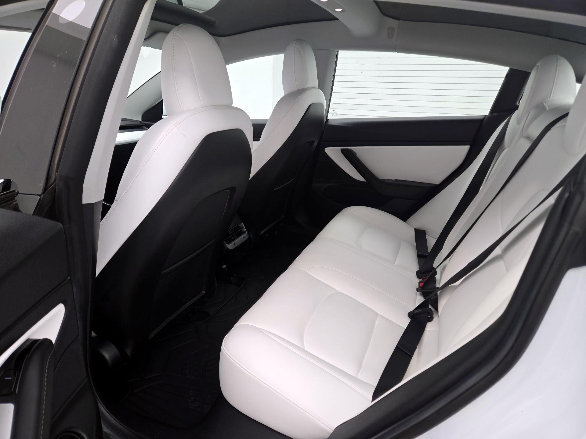 Thumbnail: 2019 Tesla Model 3 - 17