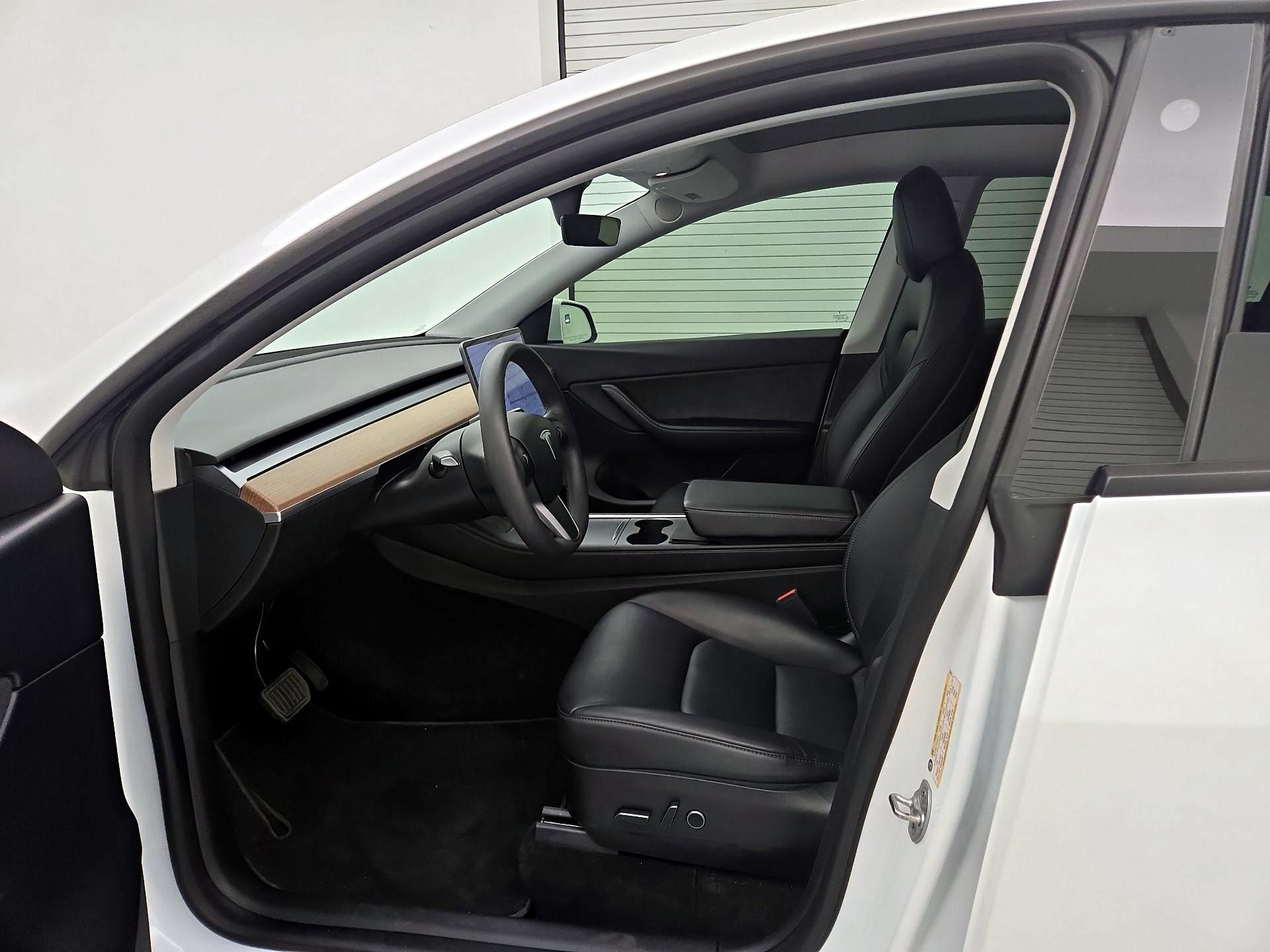 Thumbnail: 2022 Tesla Model Y - 11