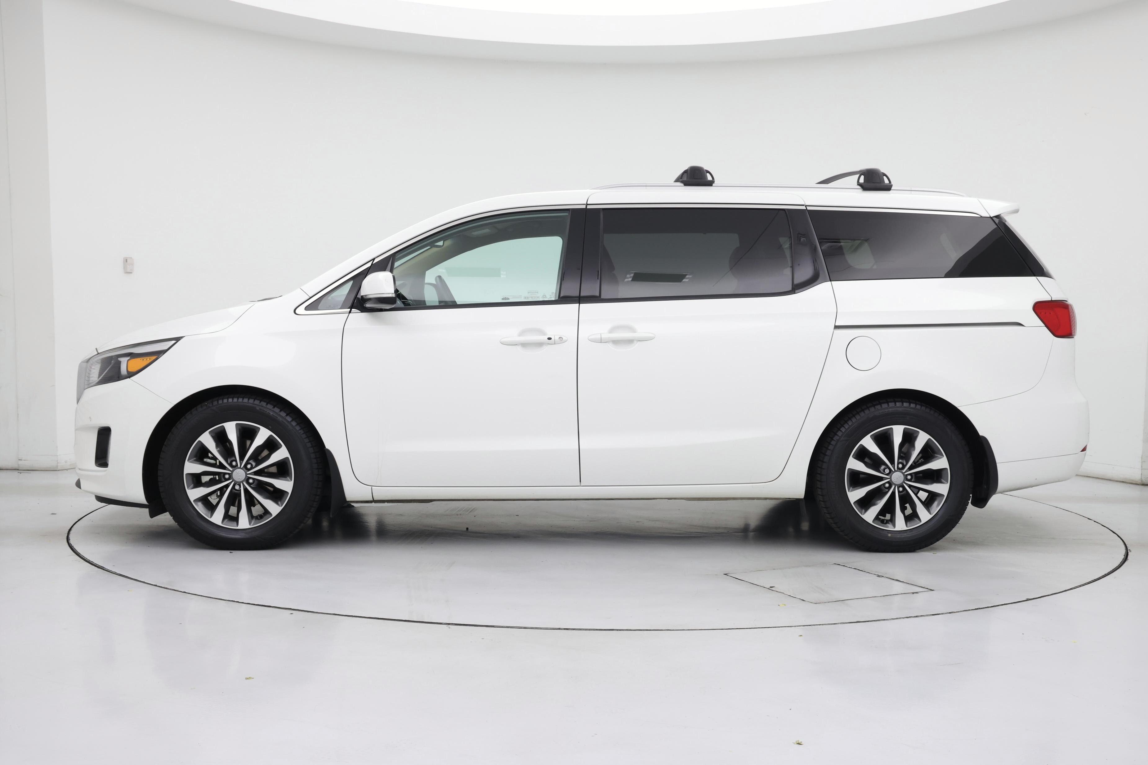 Thumbnail: 2017 Kia Sedona - 3