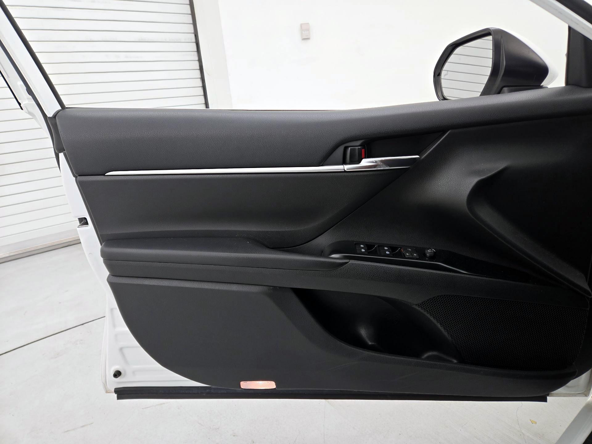 Thumbnail: 2019 Toyota Camry - 12