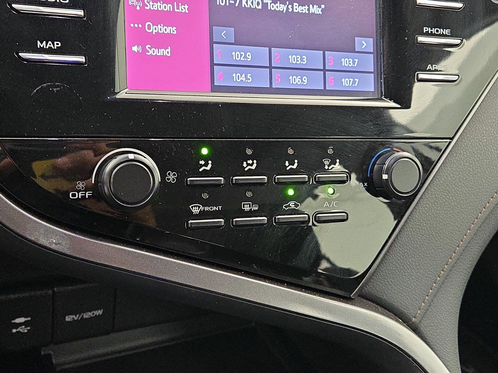 Thumbnail: 2019 Toyota Camry - 17