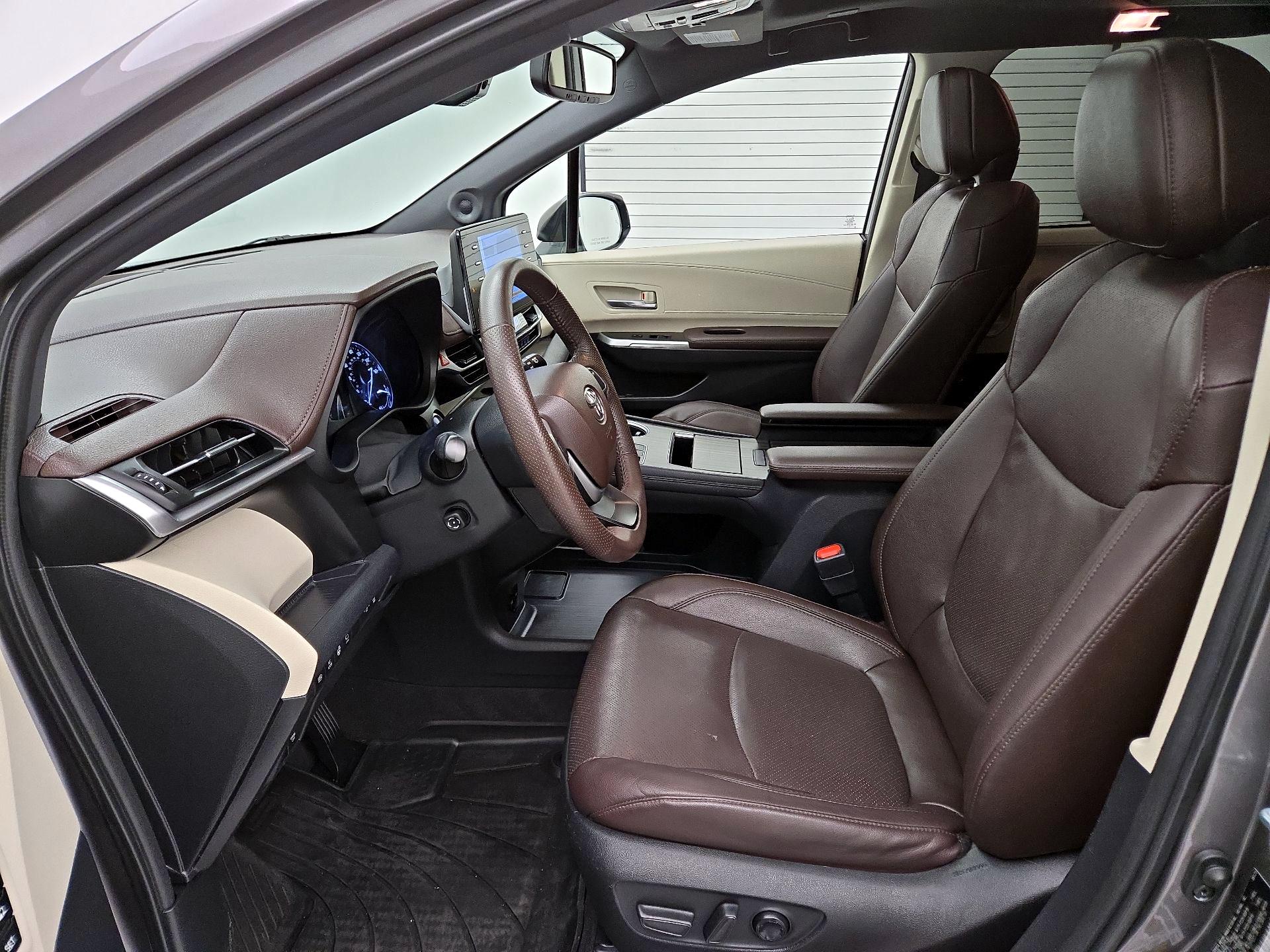 Thumbnail: 2023 Toyota Sienna - 11