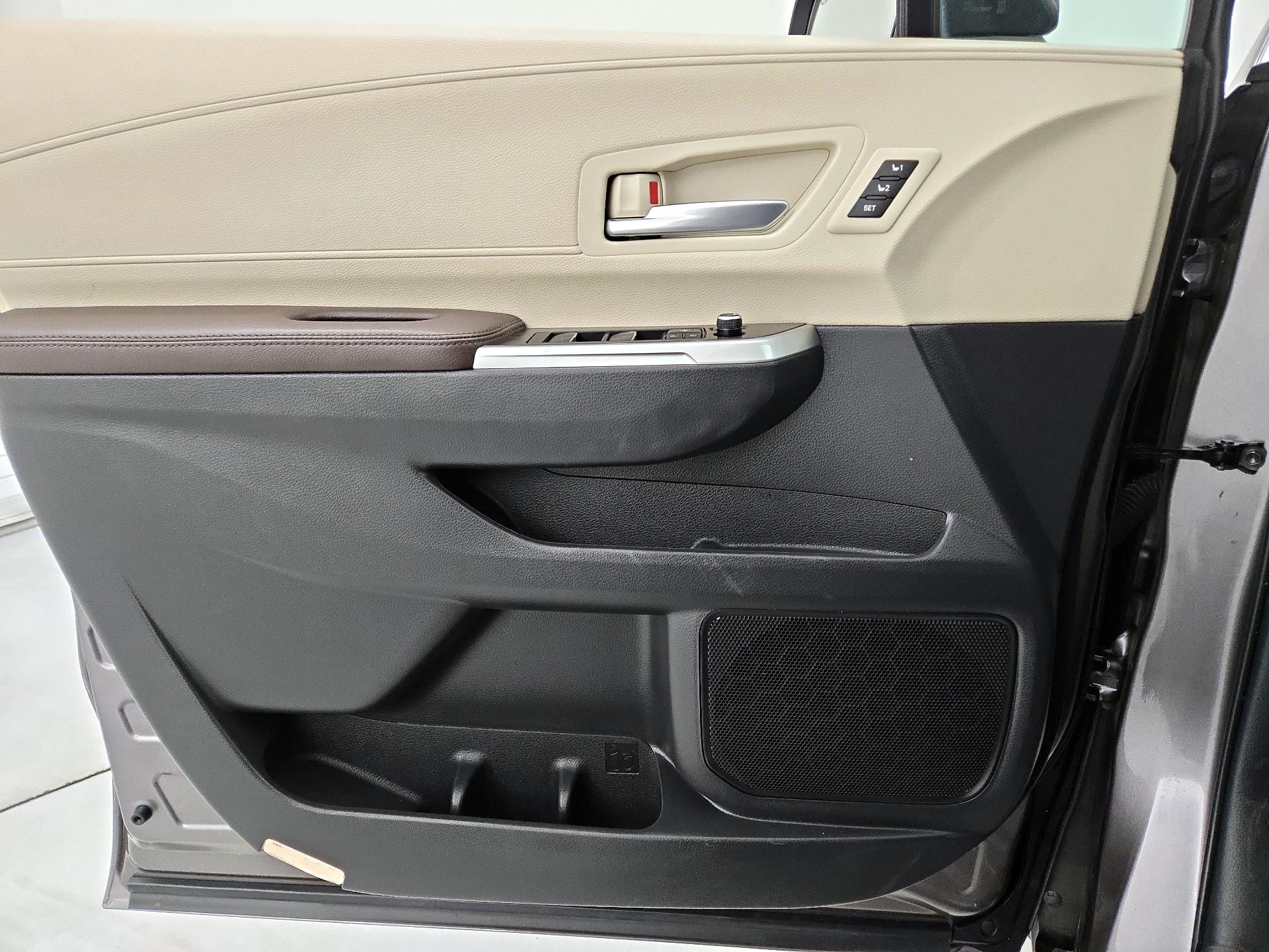 Thumbnail: 2023 Toyota Sienna - 12