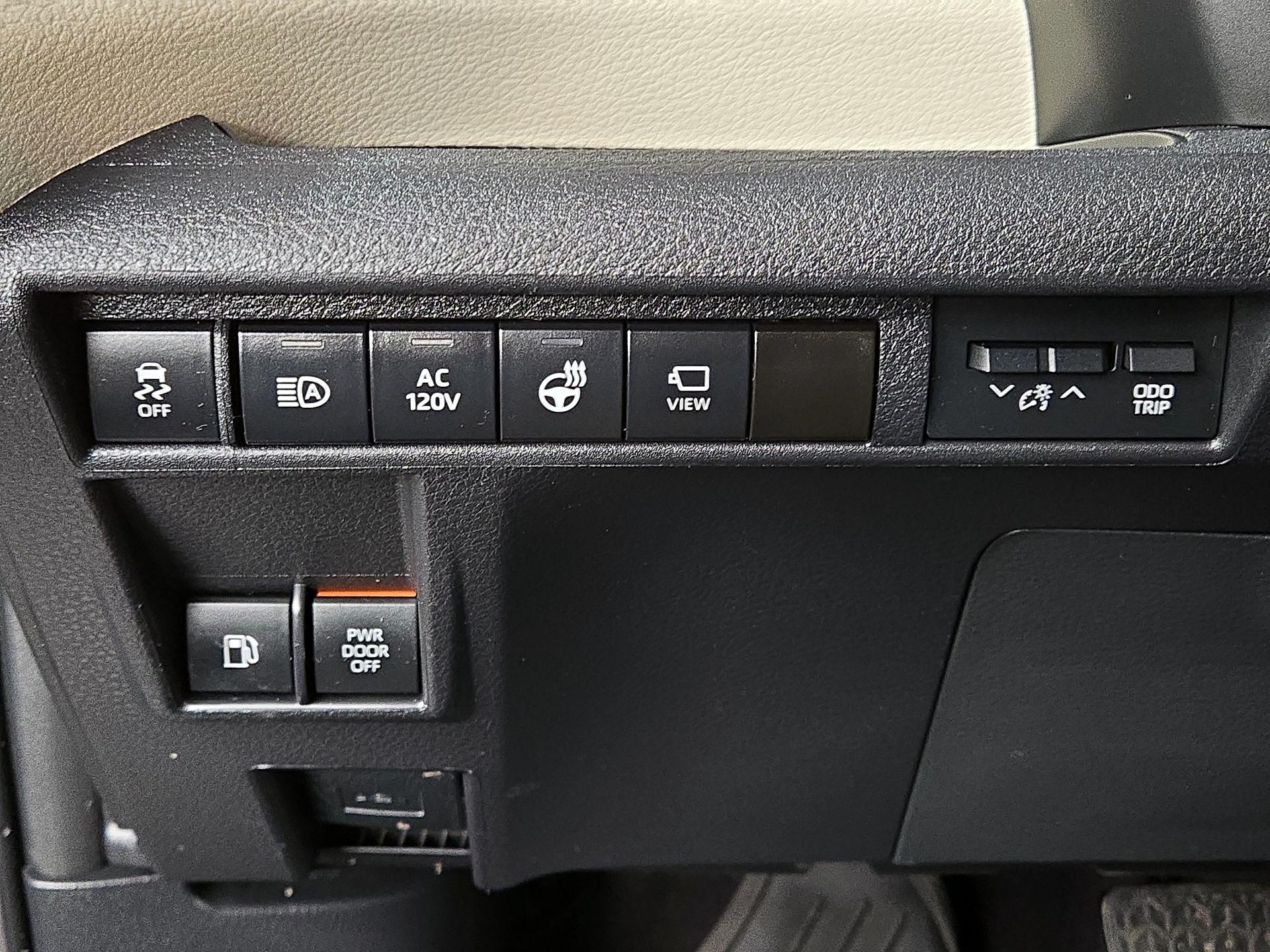 Thumbnail: 2023 Toyota Sienna - 13