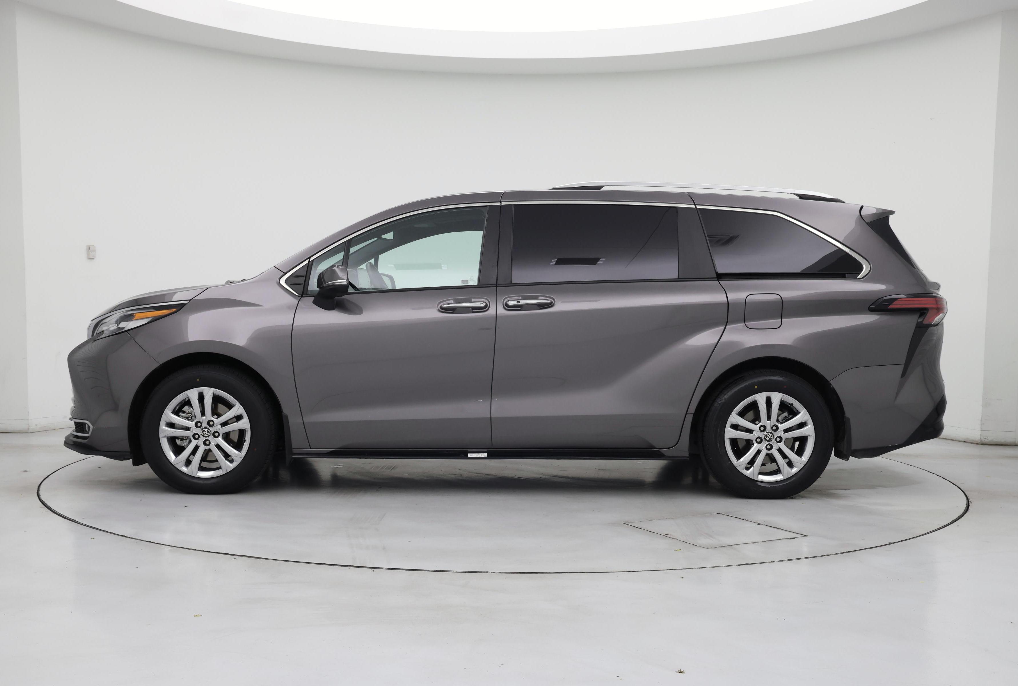 Thumbnail: 2023 Toyota Sienna - 3